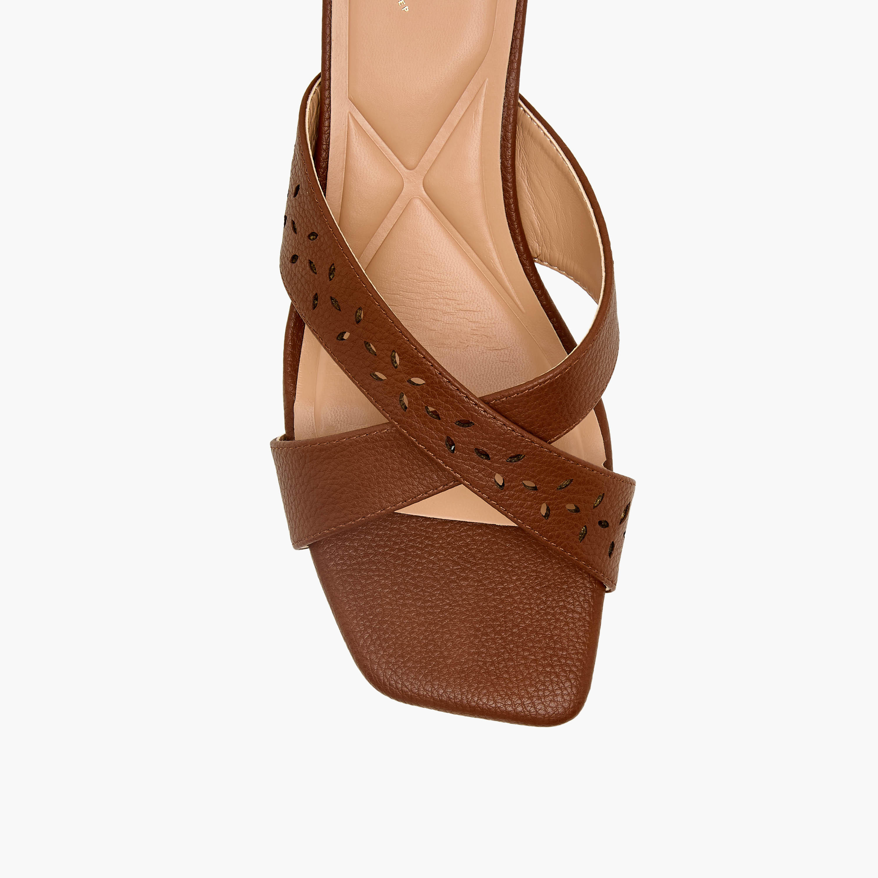 صندل بكعب مدبب وحزام متقاطع للنساء من سيليست-women-shoes-sandals-heeled-image-4
