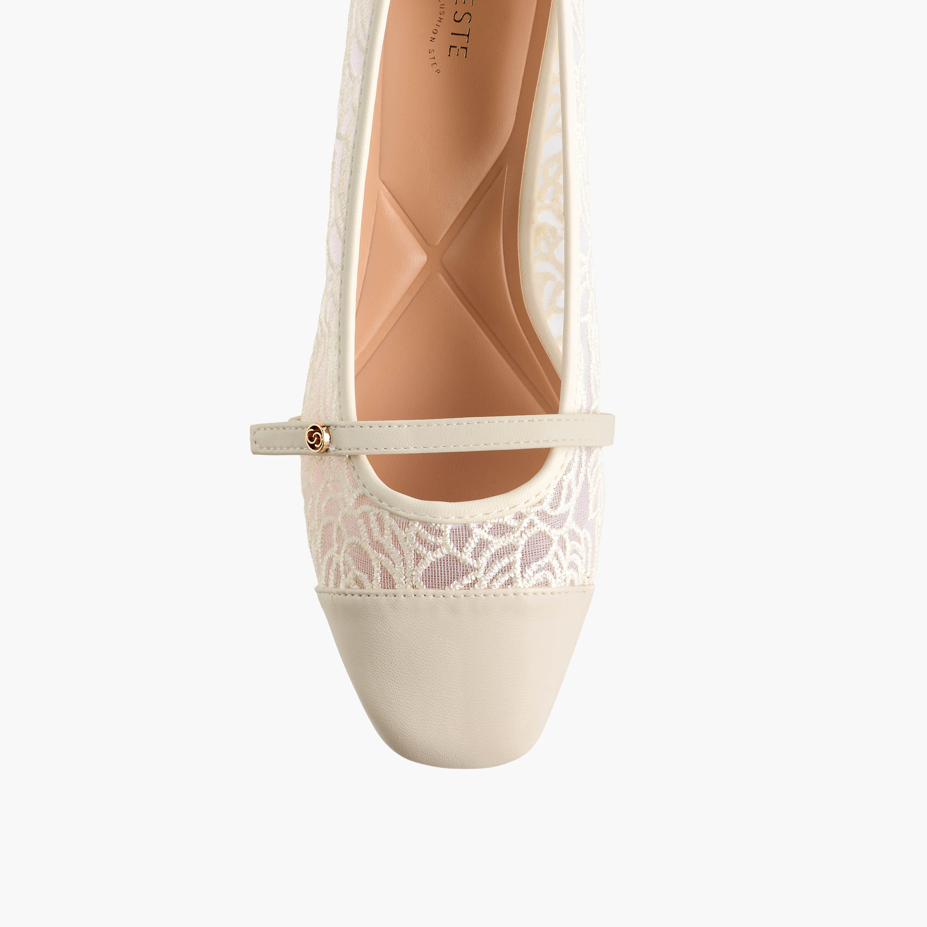 حذاء بومب بكعب سميك وتفاصيل دانتيل للنساء من سيليست-women-shoes-heels-image-7