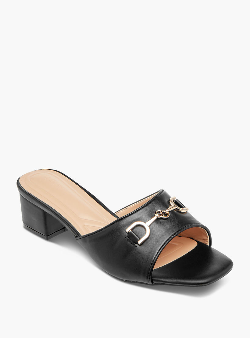 صندل سهل الارتداء بكعب سميك وزخارف شعار للنساء من سيليست-women-shoes-sandals-heeled-image-2