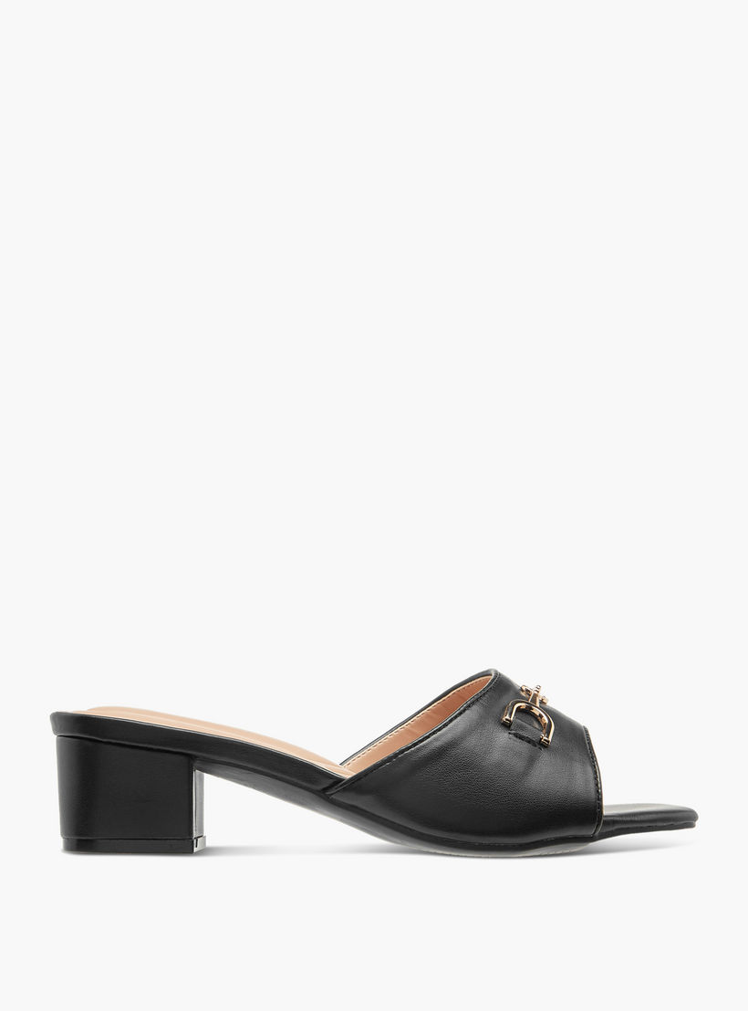 صندل سهل الارتداء بكعب سميك وزخارف شعار للنساء من سيليست-women-shoes-sandals-heeled-image-3