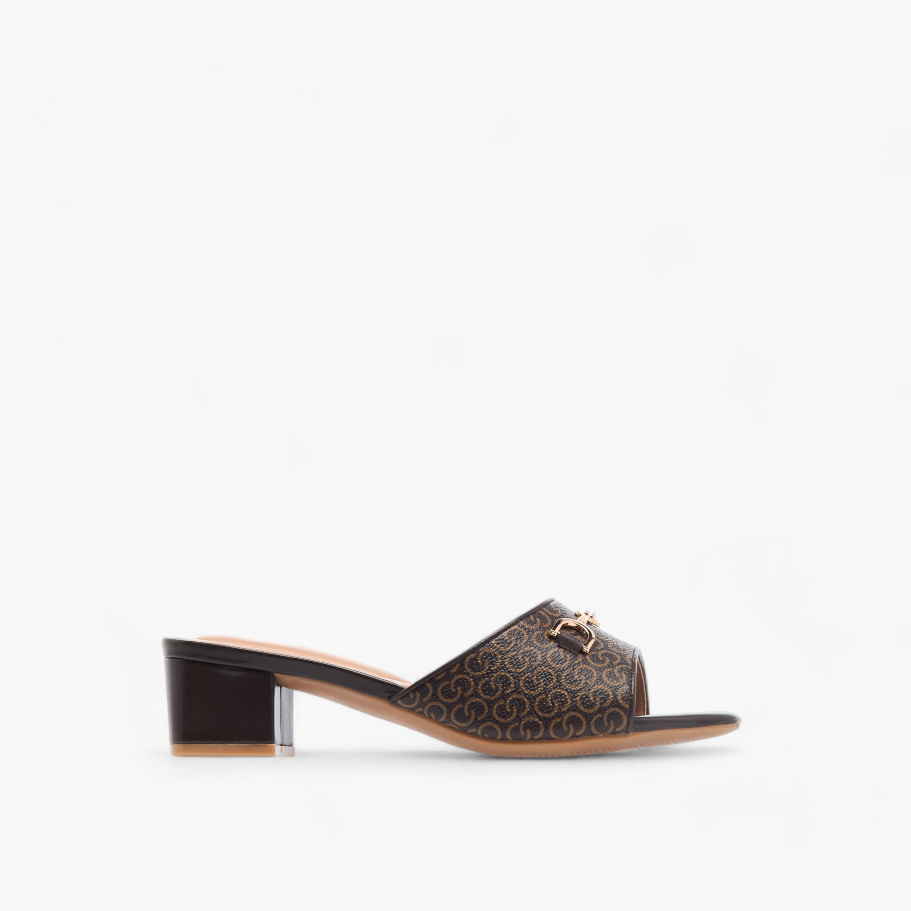 صندل سهل الارتداء بكعب سميك وتفاصيل مونوجرام للنساء من سيليست-women-shoes-sandals-heeled-image-8