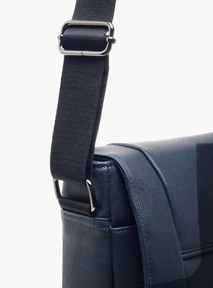 شنطة كروس بودي بارزة الملمس بحزام قابل للتعديل إل بي إل من شو إكسبريس-men-bags-image-5