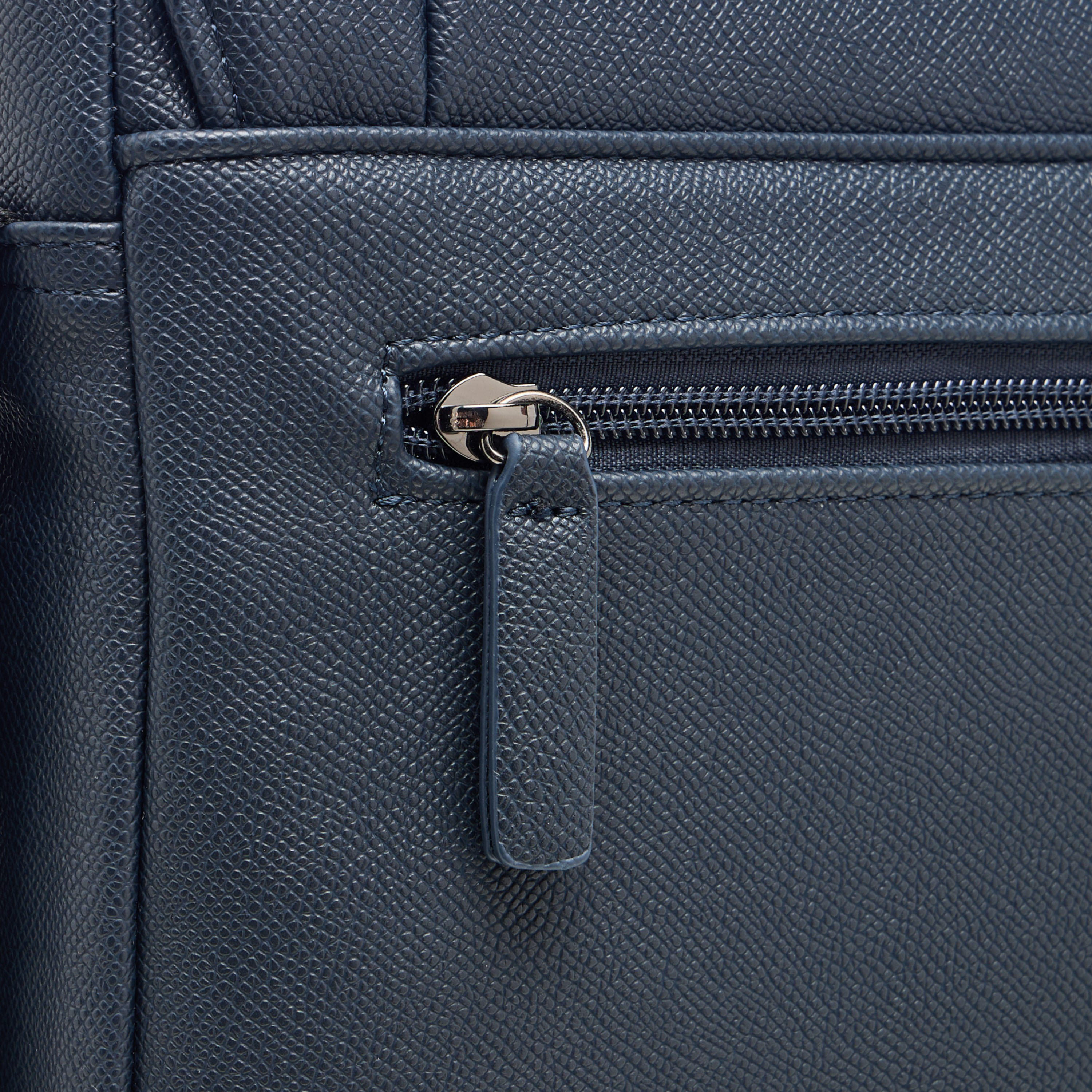 شنطة كروس بودي بارزة الملمس بحزام قابل للتعديل إل بي إل من شو إكسبريس-men-bags-image-6