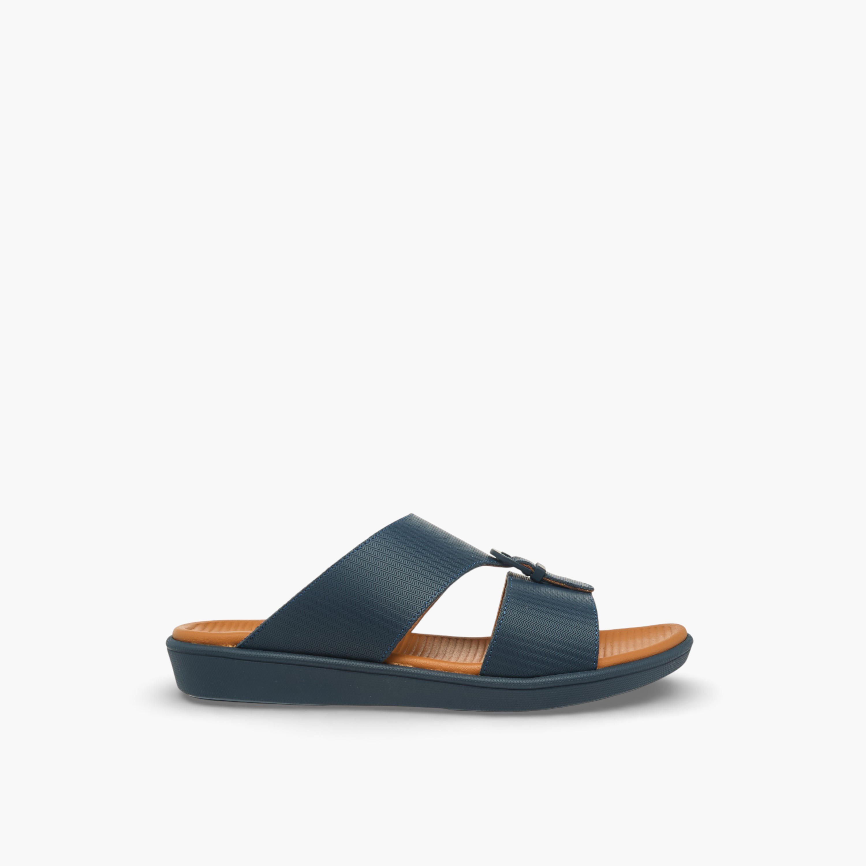 صندل عربي بزينة إبزيم للأولاد من لو كونفورت-boys-shoes-sandals-image-3