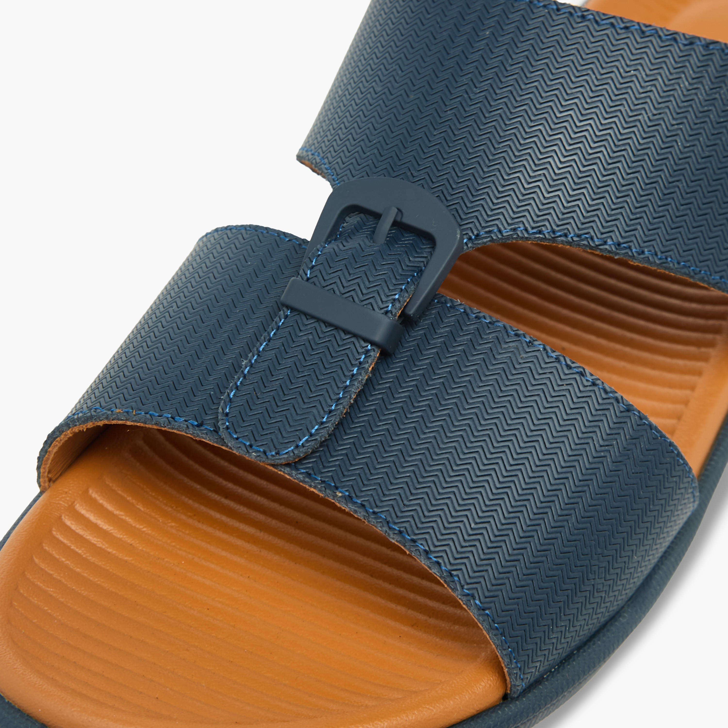 صندل عربي بزينة إبزيم للأولاد من لو كونفورت-boys-shoes-sandals-image-4