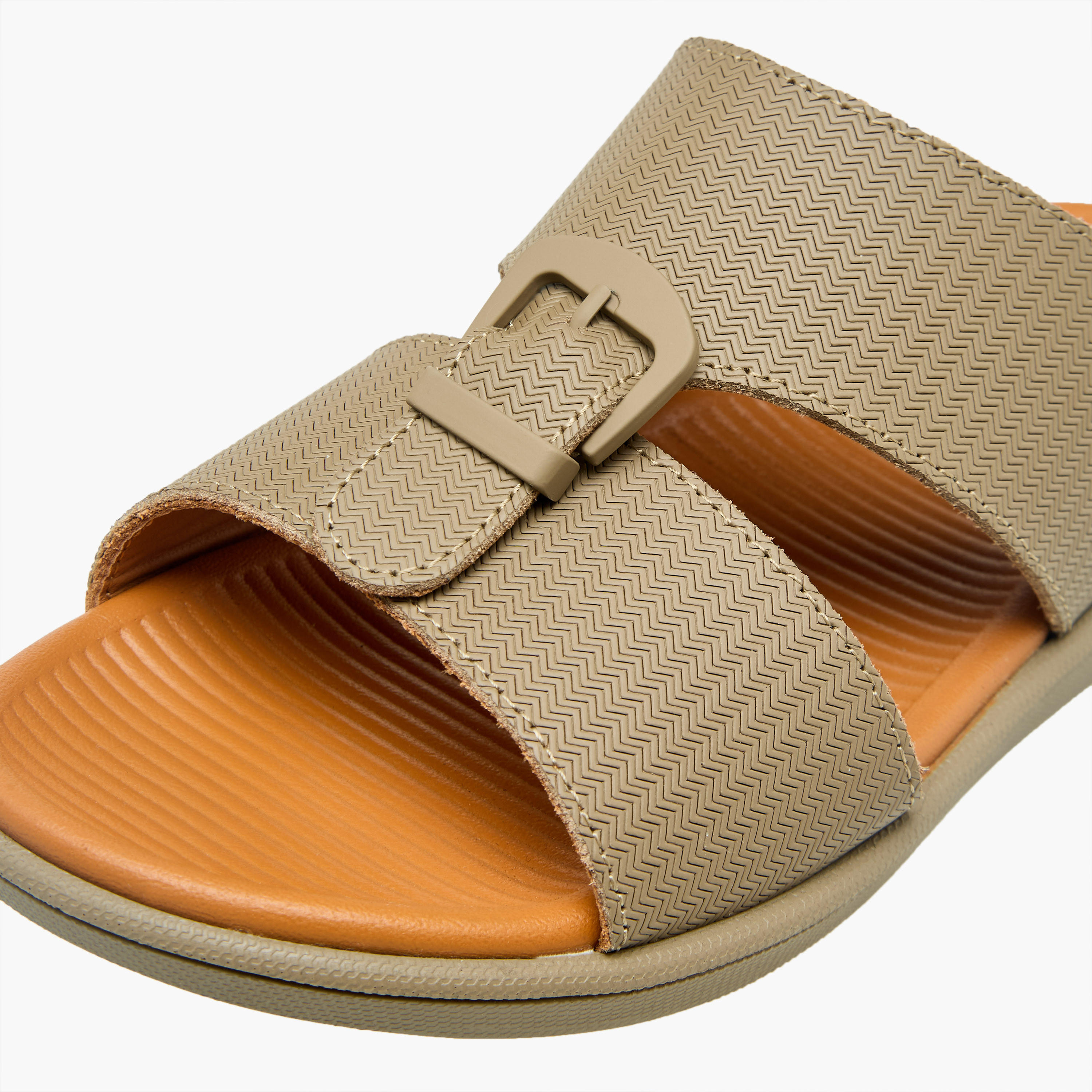 صندل عربي بزينة إبزيم للأولاد من لو كونفورت-boys-shoes-sandals-image-4