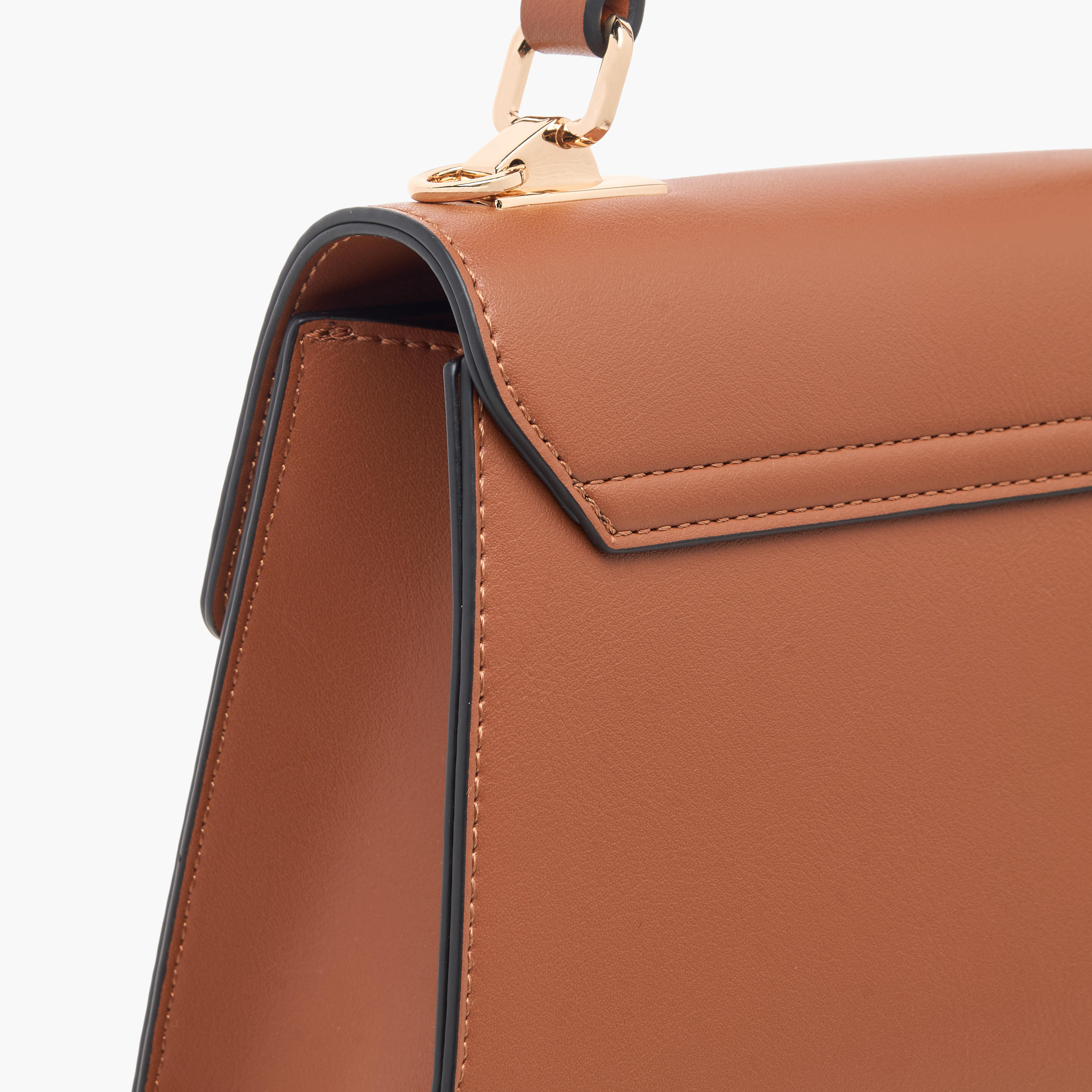 شنطة ساتشيل بنقوش شعار وحزام قابل للتعديل من لو كونفرت-women-bagsandwallets-handbags-image-5