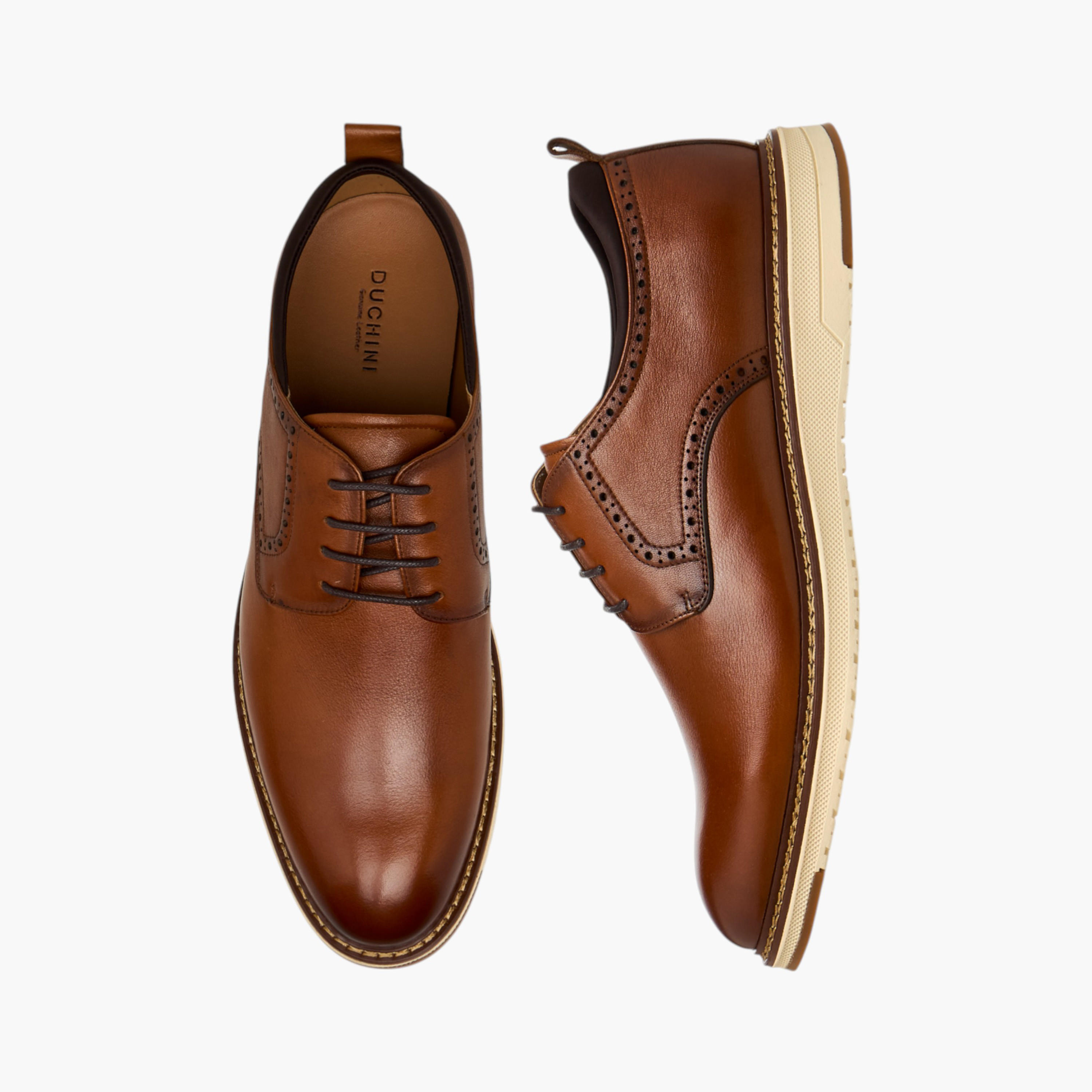 حذاء سنيكرز جلد سادة برباط للرجال من دوتشيني-men-shoes-sneakers-image-1