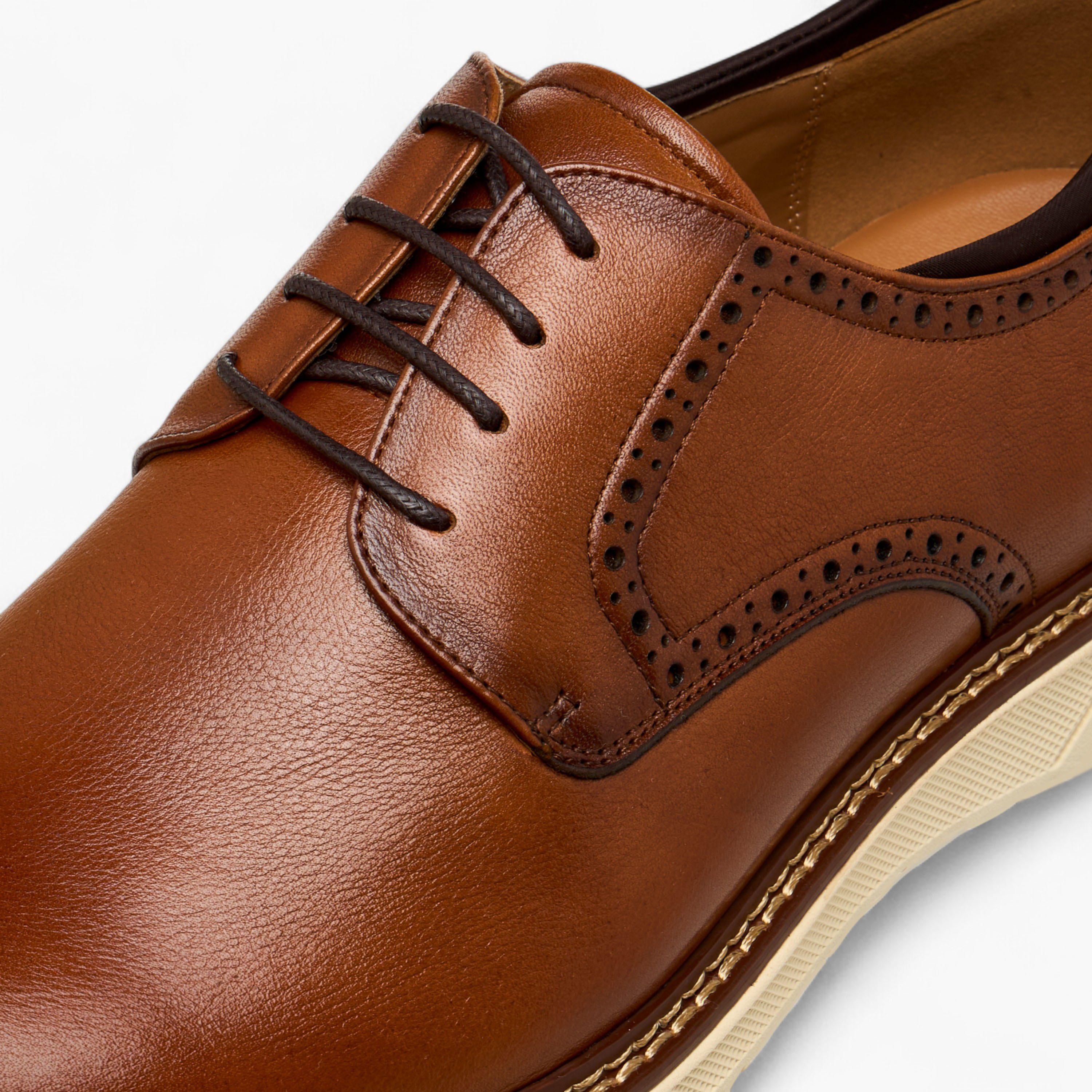 حذاء سنيكرز جلد سادة برباط للرجال من دوتشيني-men-shoes-sneakers-image-4