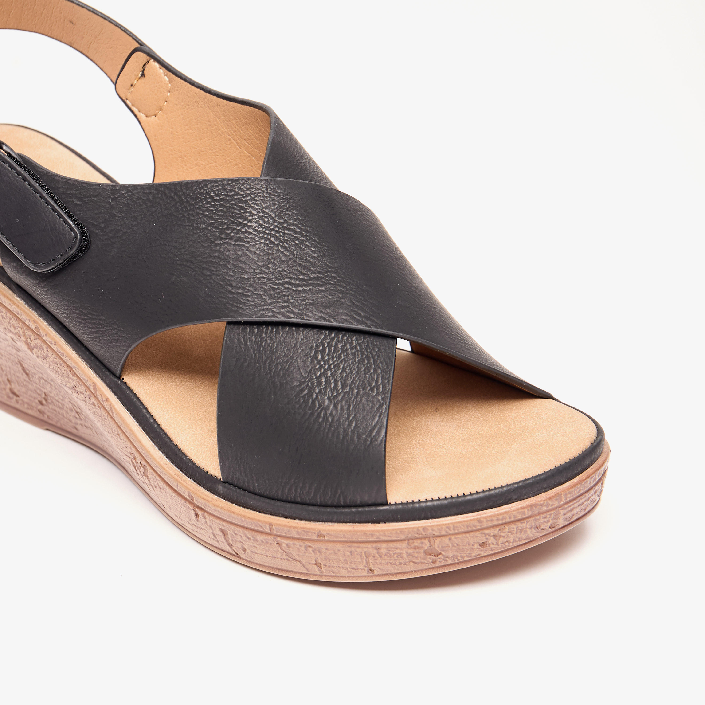 صندل سهل الارتداء سادة بشريط إغلاق لاصق من لو كونفورت-women-shoes-sandals-heeled-image-5