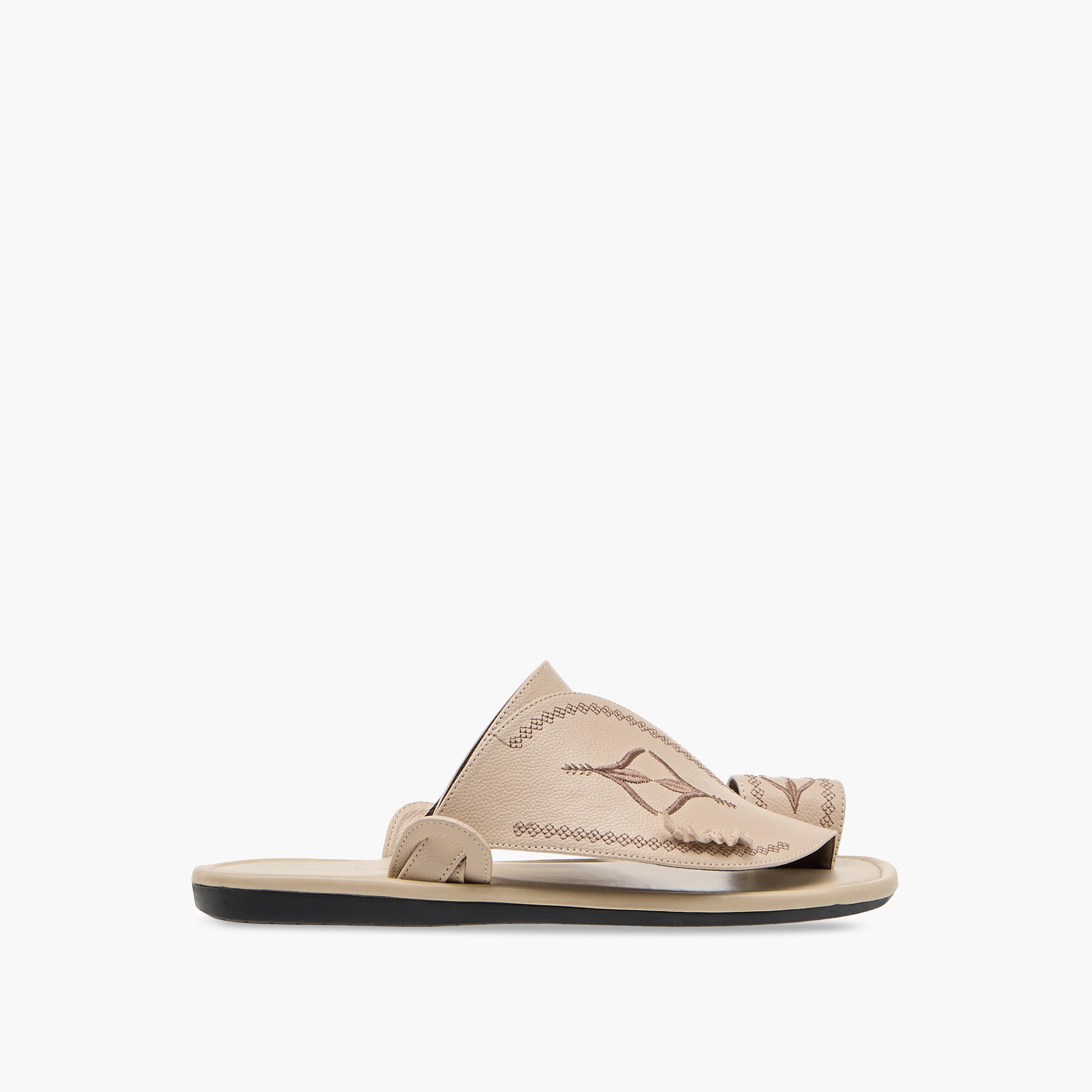 صندل عربي مطرّز سهل الارتداء بحلقة إصبع من الواحة-men-shoes-sandals-image-2