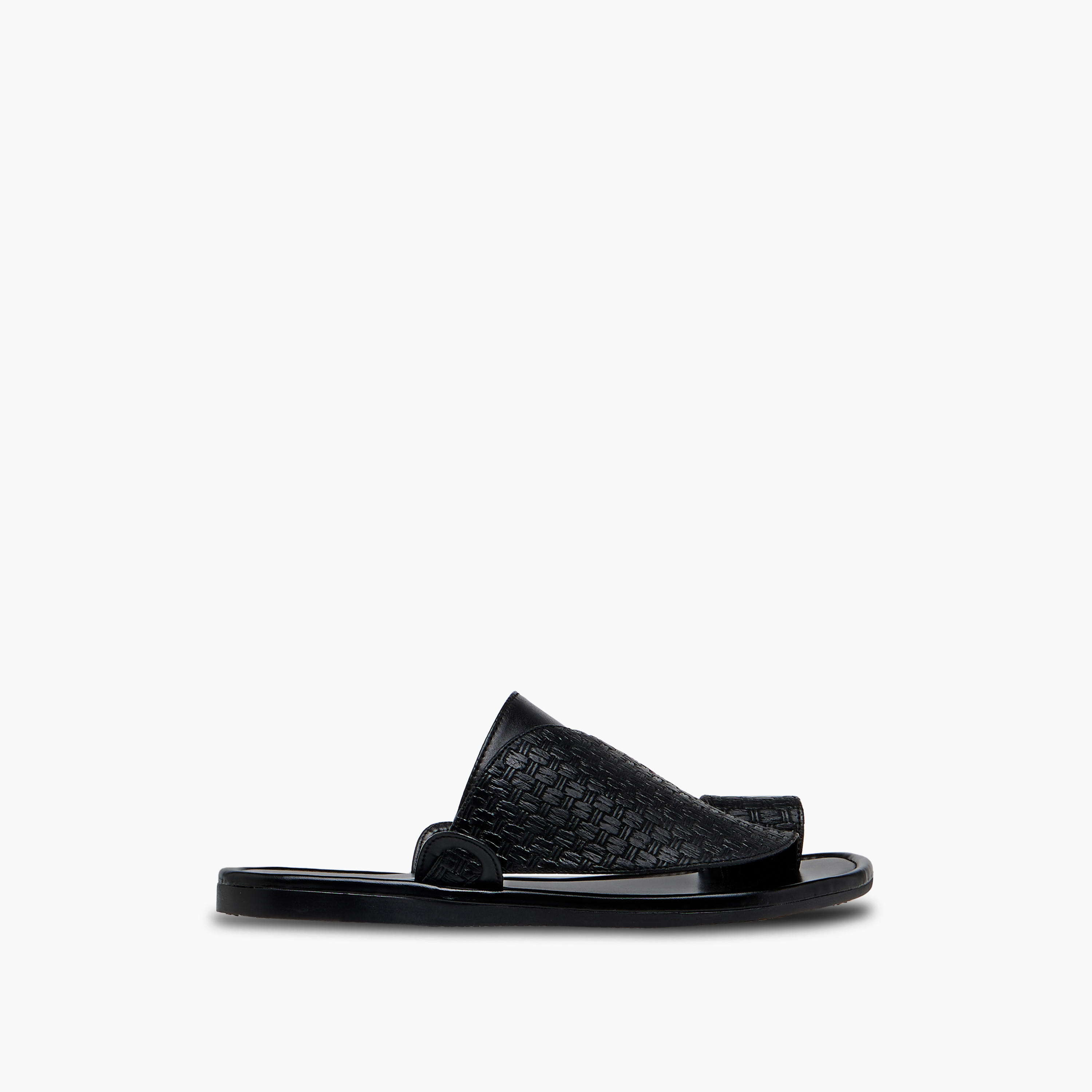 صندل عربي سهل الارتداء بارز الملمس وبتفاصيل حلقة إصبع إل بي إل من شو إكسبريس-men-shoes-sandals-image-2