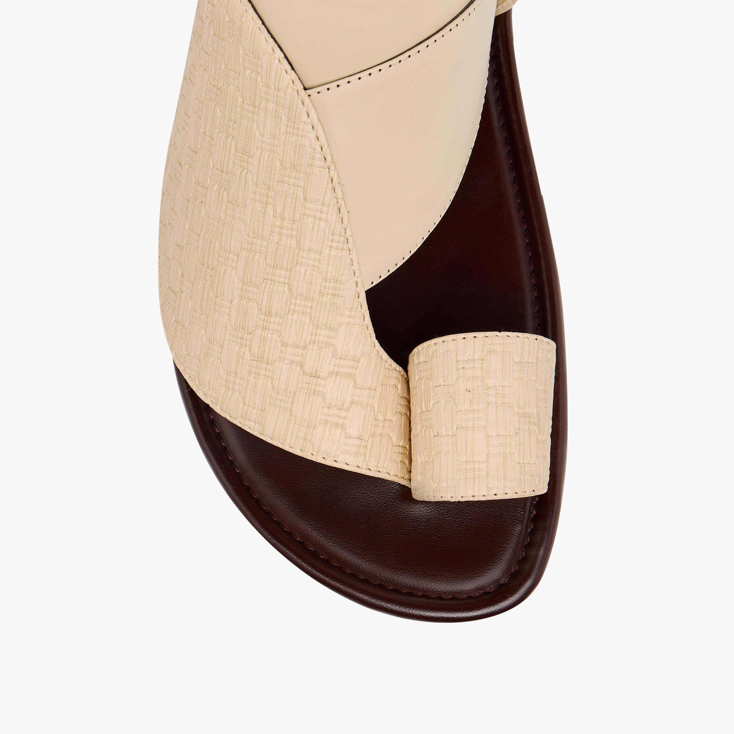 صندل عربي سهل الارتداء بارز الملمس وبتفاصيل حلقة إصبع إل بي إل من شو إكسبريس-men-shoes-sandals-image-3