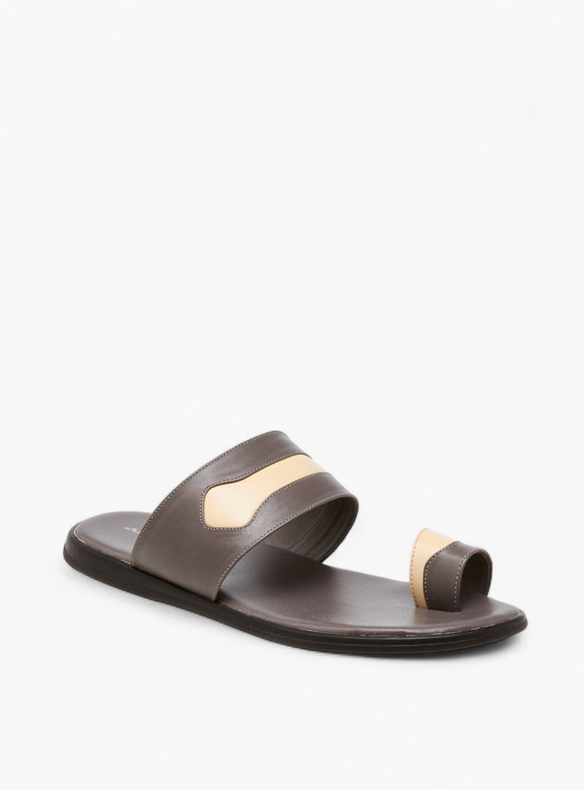 صندل عربي بتفاصيل حلقة إصبع وبقوالب ملونة للرجال من الواحة-men-shoes-sandals-image-2