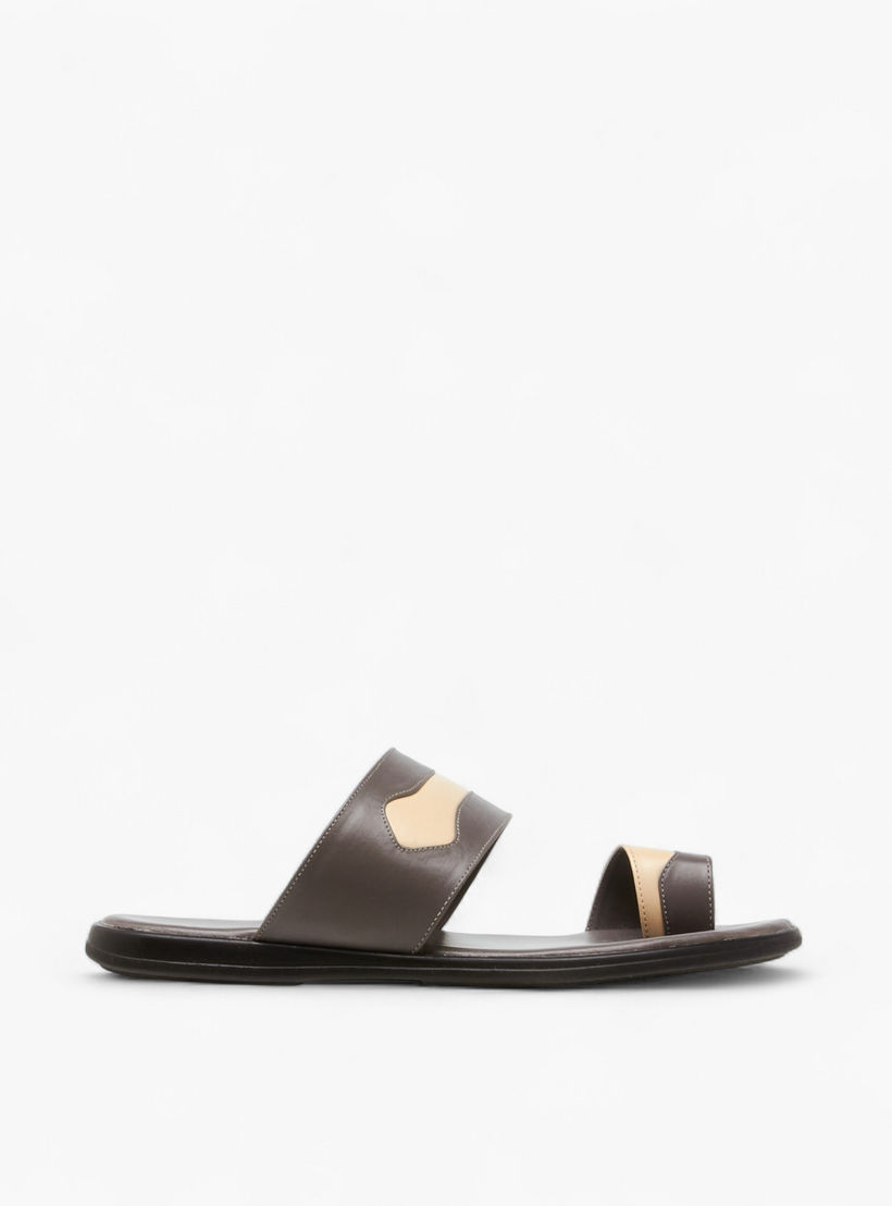 صندل عربي بتفاصيل حلقة إصبع وبقوالب ملونة للرجال من الواحة-men-shoes-sandals-image-3