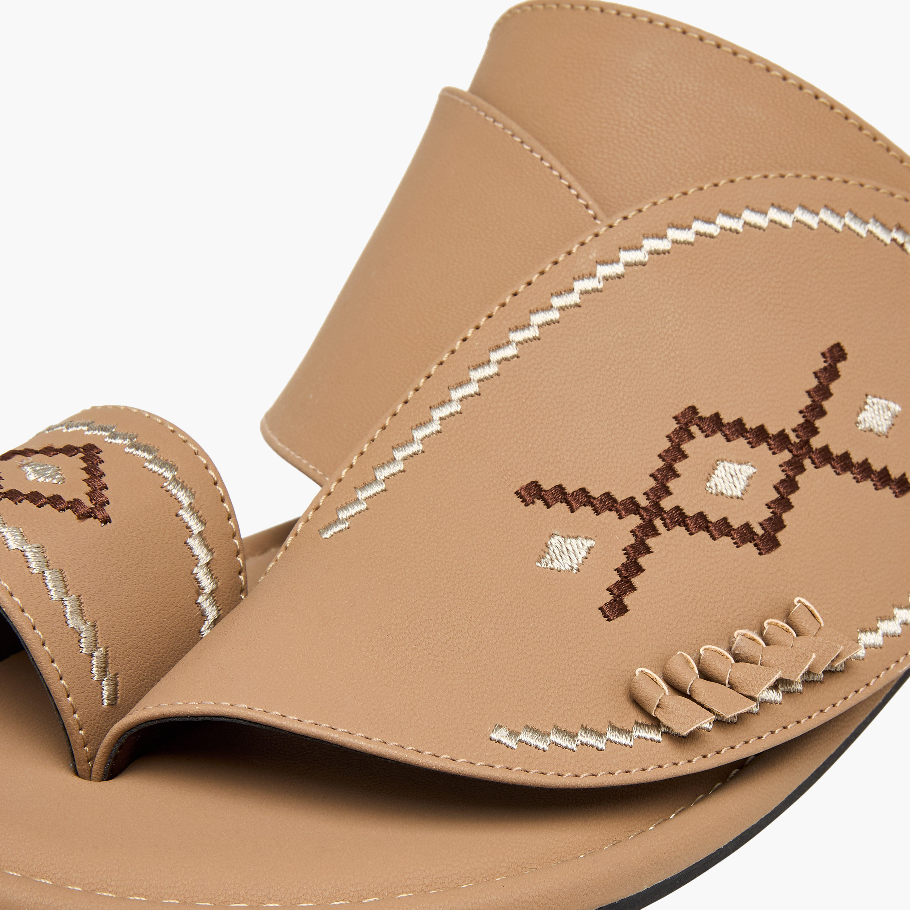 صندل عربي مطرز سهل الارتداء من الواحة-men-shoes-sandals-image-4