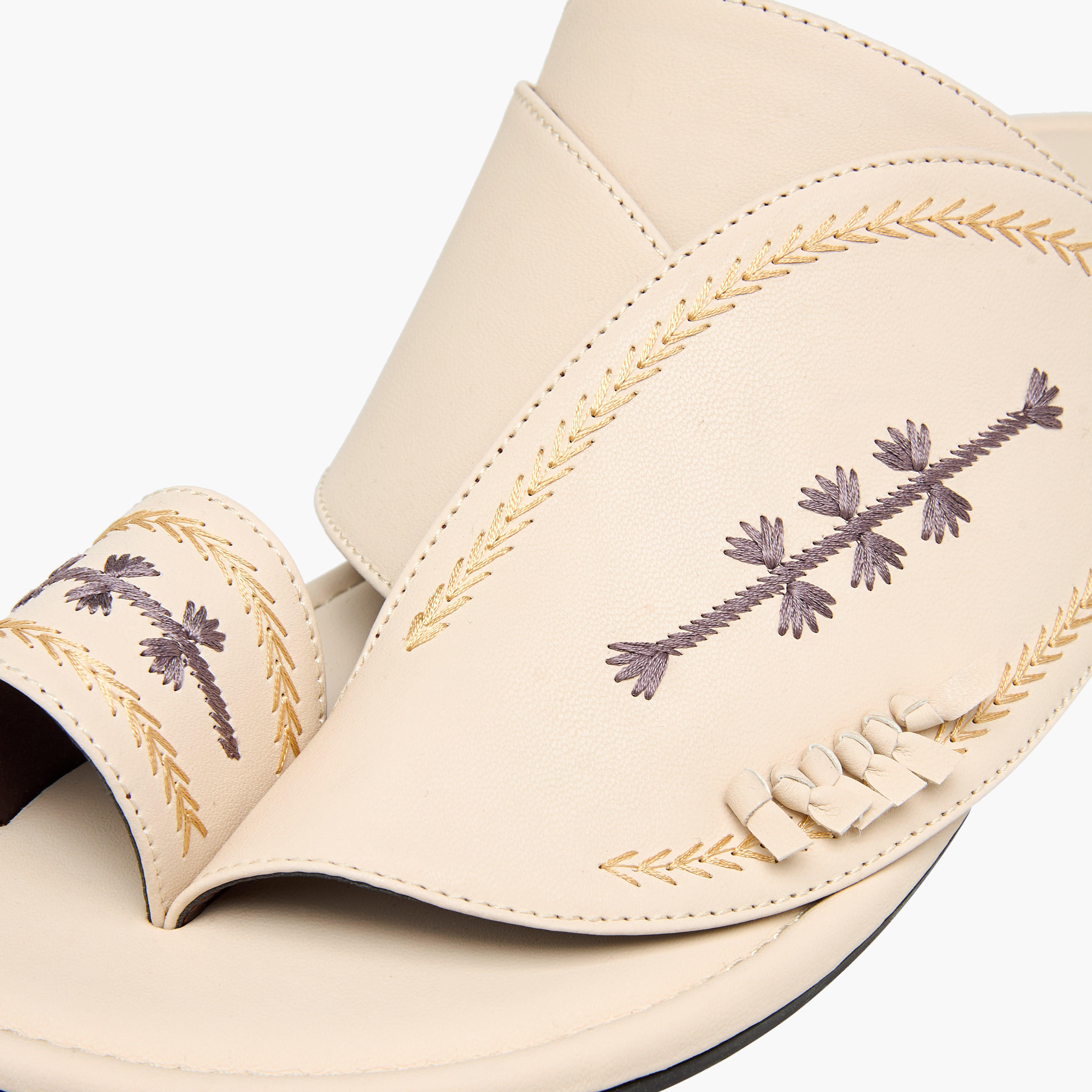 صندل عربي مطرز سهل الارتداء من الواحة-men-shoes-sandals-image-4