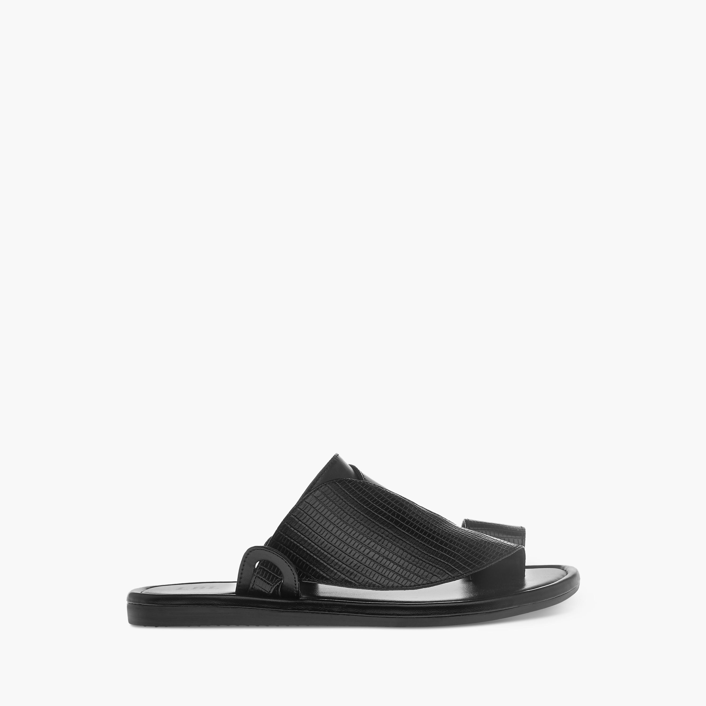 صندل عربي سهل الارتداء بارز الملمس بتفاصيل حلقة إصبع إل بي إل من شو إكسبريس-boys-shoes-sandals-image-6