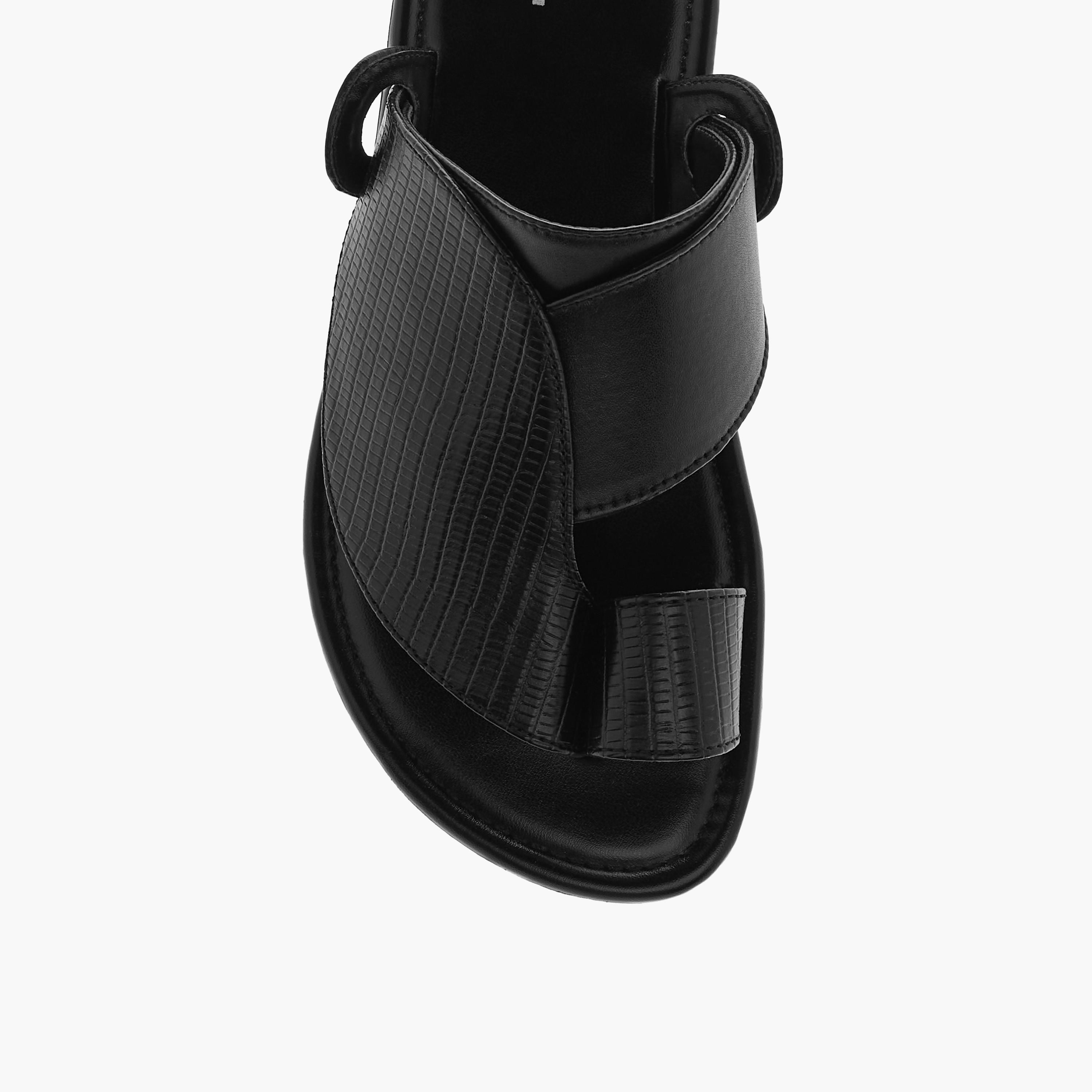 صندل عربي سهل الارتداء بارز الملمس بتفاصيل حلقة إصبع إل بي إل من شو إكسبريس-boys-shoes-sandals-image-7