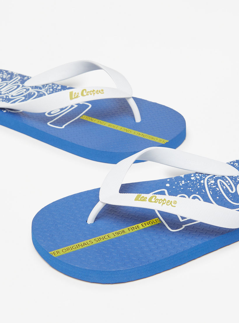 شبشب بإصبع سهل الارتداء بتفاصيل شعار للرجال من لي كوبر-men-shoes-flipflopsandslides-image-3