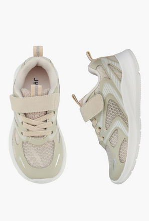 حذاء سنيكرز بشريط إغلاق لاصق للأولاد من جونيورز-boys-shoes-sneakers-image-1