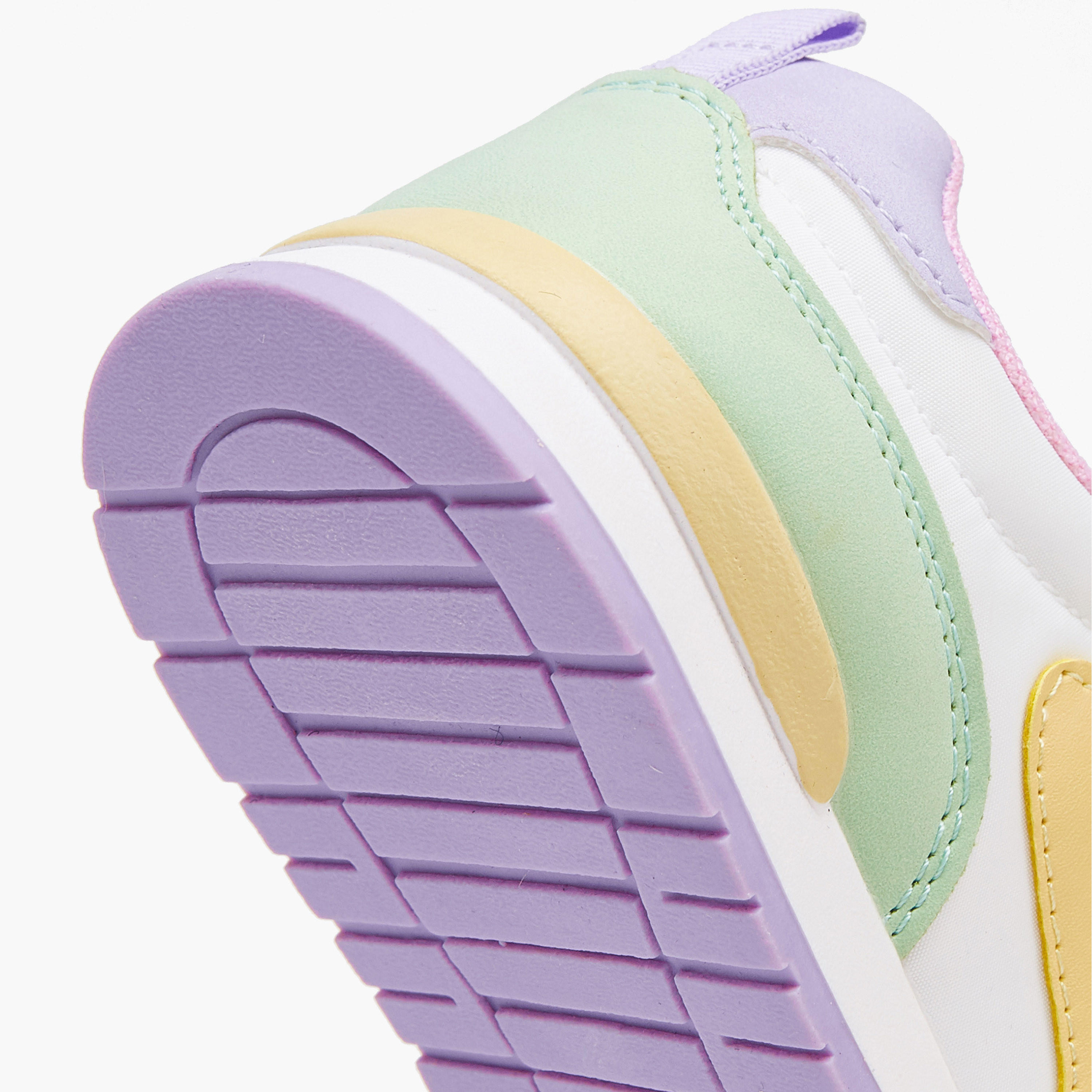 حذاء سنيكرز بشريط إغلاق لاصق للبنات من ليتل ميسي-girls-shoes-sneakers-image-5