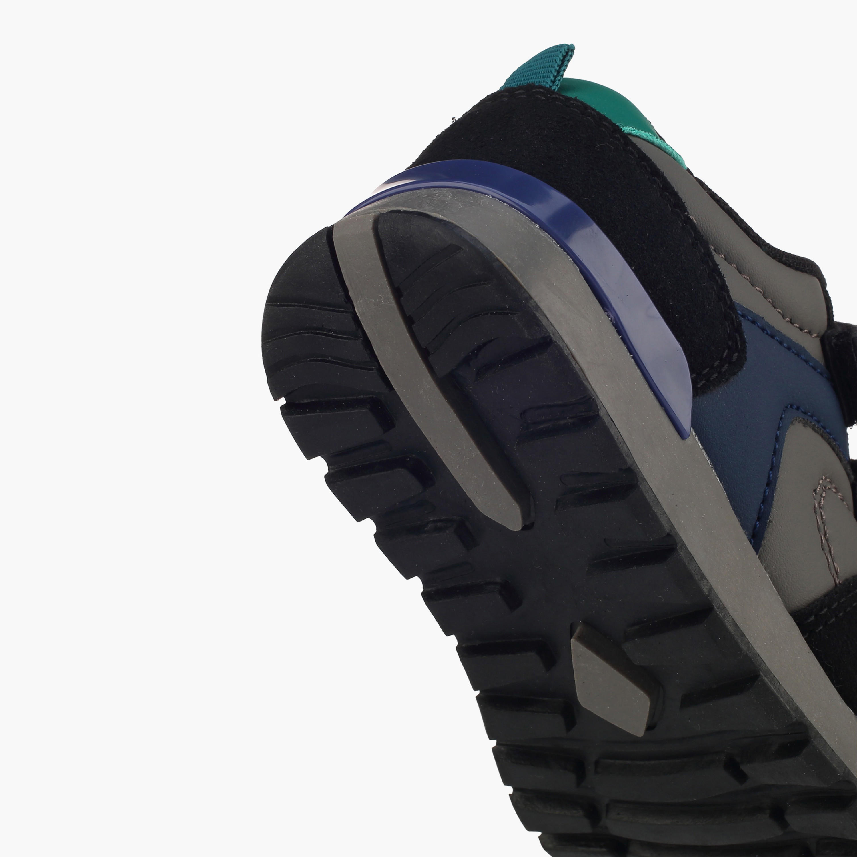 حذاء سنيكرز بشريط إغلاق لاصق للأولاد من أل بي أل من شو إكسبريس-boys-shoes-sneakers-image-5
