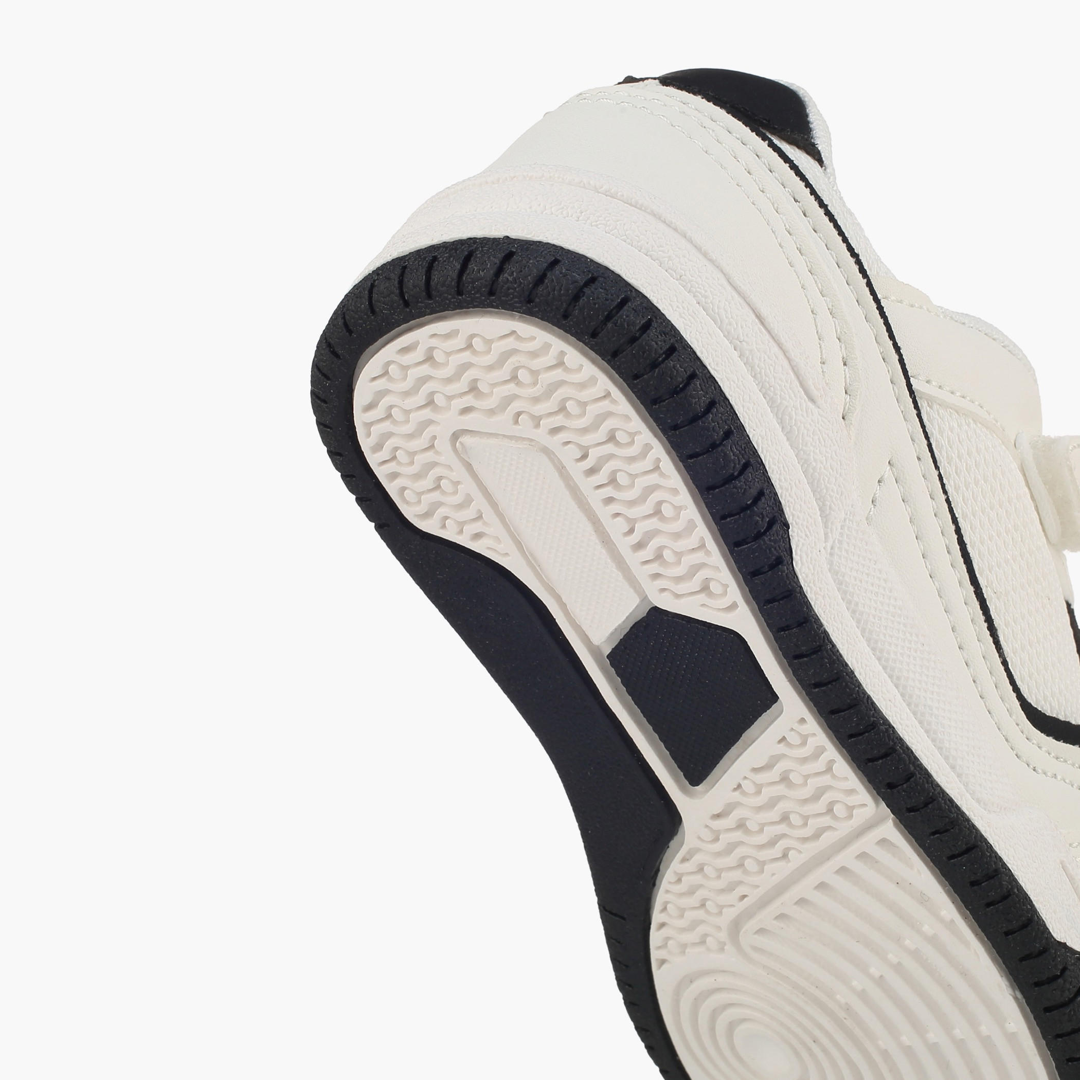 حذاء سنيكرز طول الكاحل بشريط إغلاق لاصق للأولاد من أل بي أل من شو إكسبريس-boys-shoes-sneakers-image-5