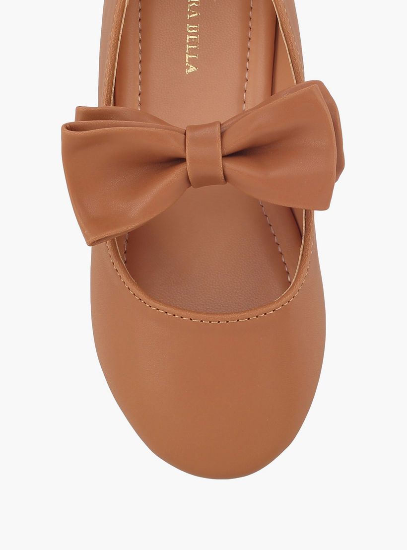 حذاء ماري جين للبنات بتفاصيل فيونكة من فلورا بيلا-girls-shoes-maryjanes-image-4