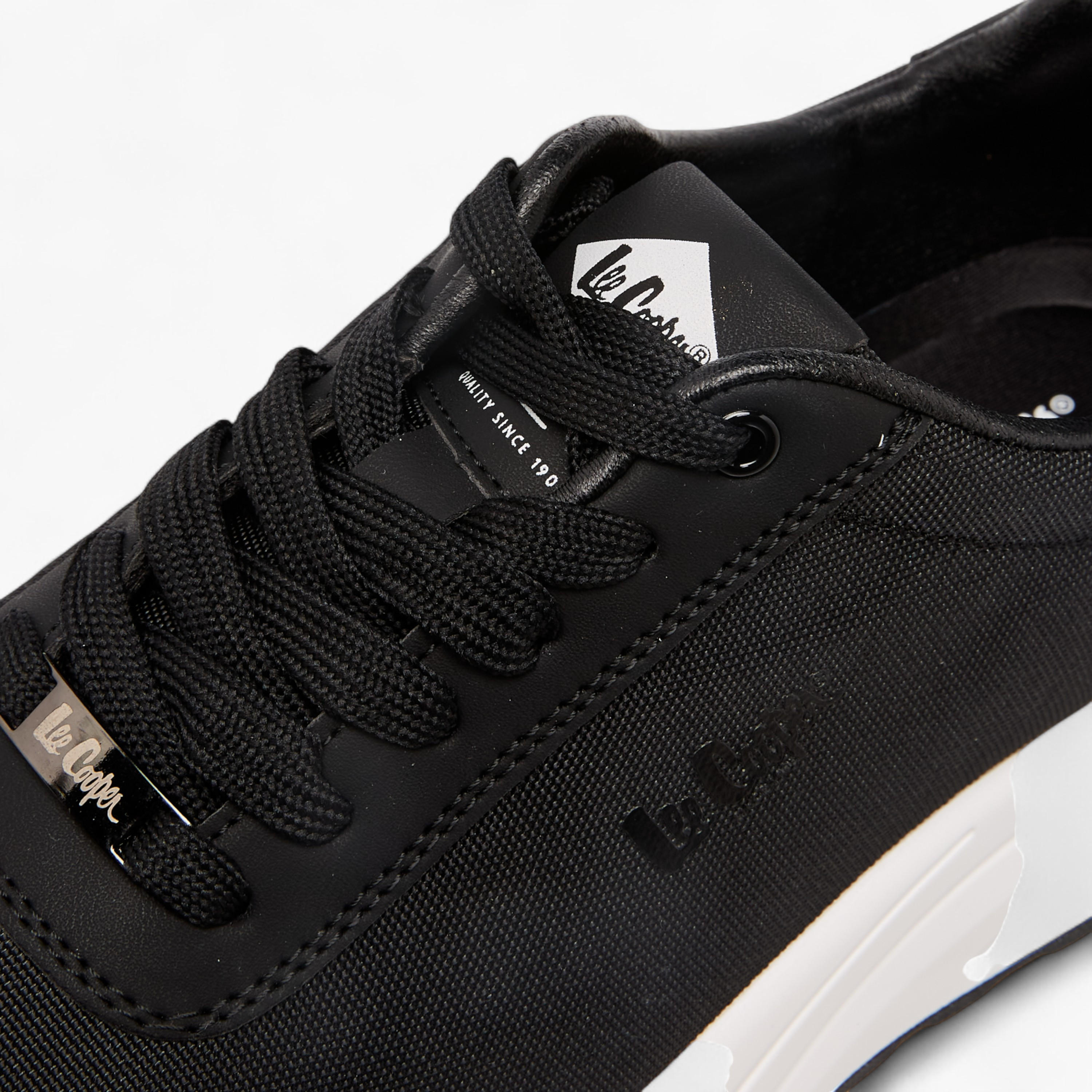 حذاء سنيكرز بطبعات مربعات ورباط إغلاق للرجال من لي كوبر-men-shoes-sneakers-image-4