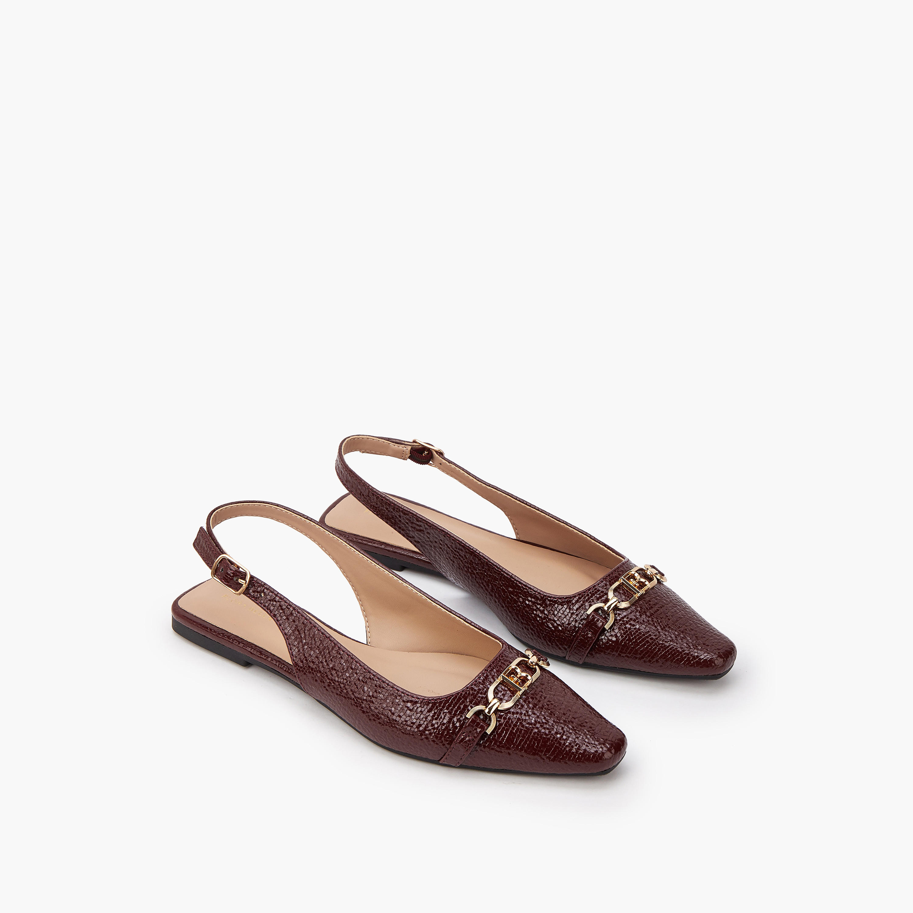 صندل بتفاصيل بارزة الملمس وإبزيم إغلاق من فلورا بيلا-women-shoes-flats-sandals-image-1