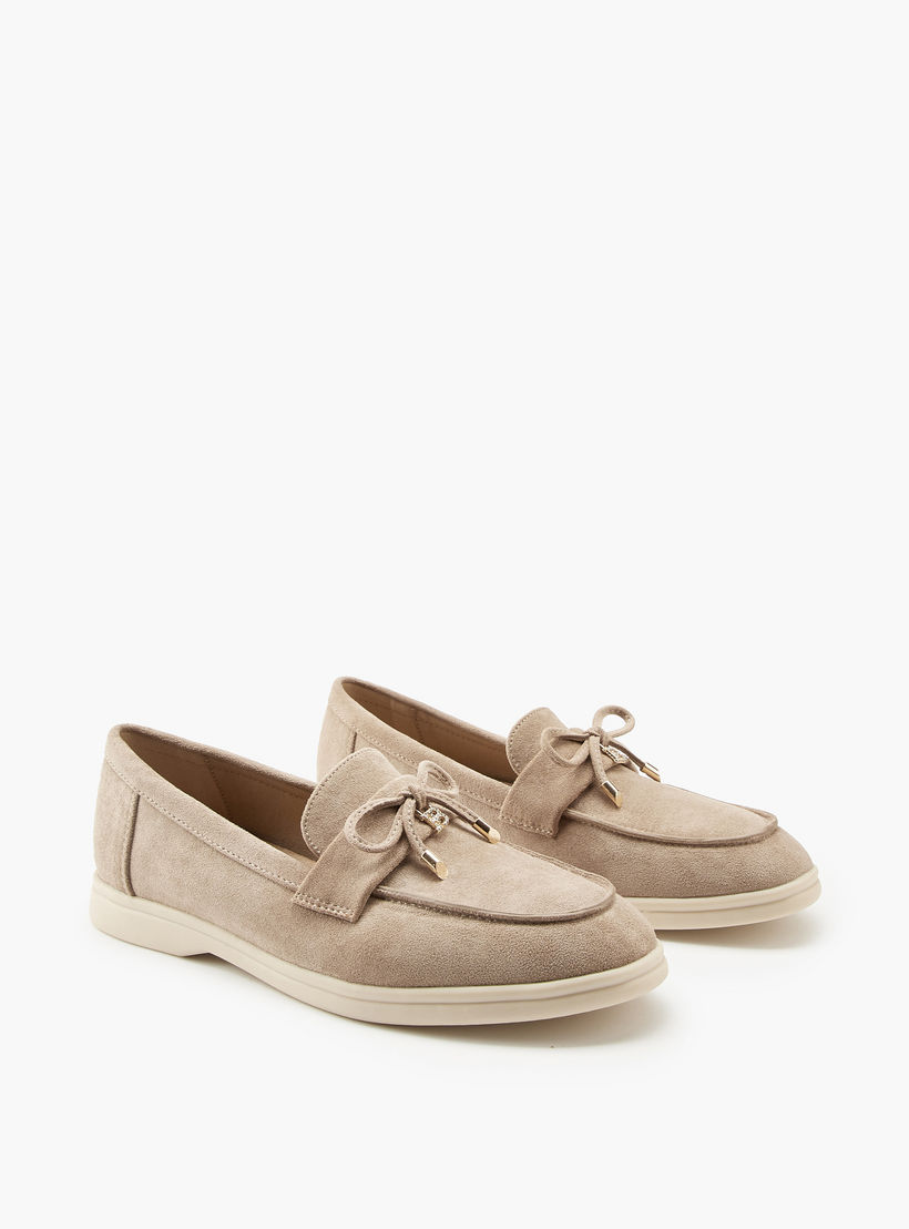 حذاء سهل الارتداء سادة بزينة فيونكة من فلورا بيلا-women-shoes-loafersandmoccasins-image-1
