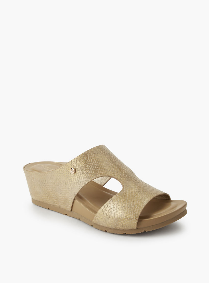 صندل بارز الملمس بكعب ويدج للنساء من فلورا بيلا-women-shoes-sandals-heeled-image-2