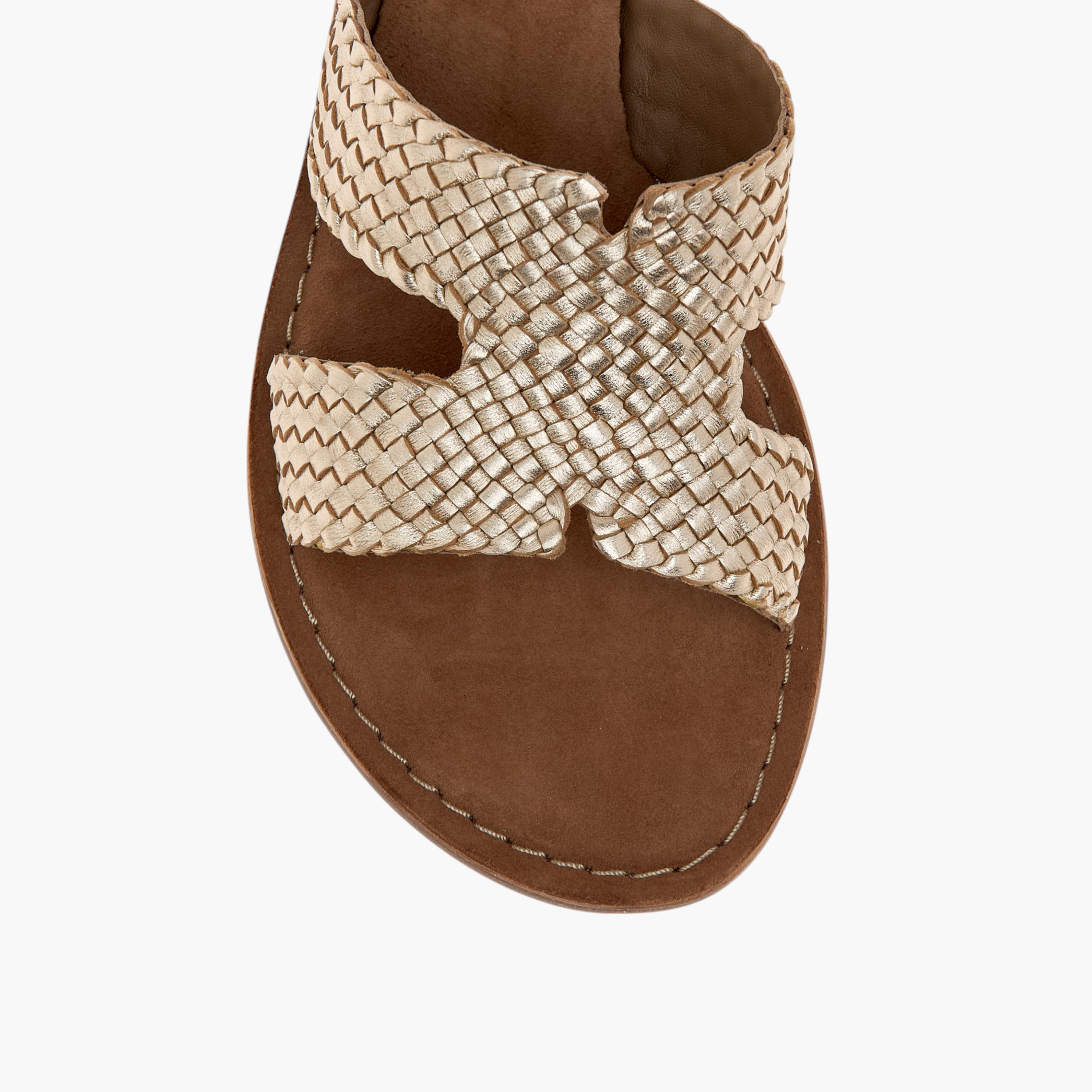 صندل مسطح سهل الارتداء بملمس جلد بارز من بابريكا-women-shoes-flats-sandals-image-2