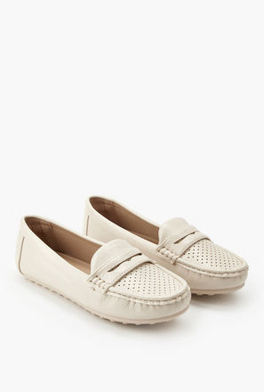 حذاء سهل الارتداء بنعل محبب وتفاصيل مثقبة للنساء من لو كونفورت-women-shoes-loafersandmoccasins-image-1