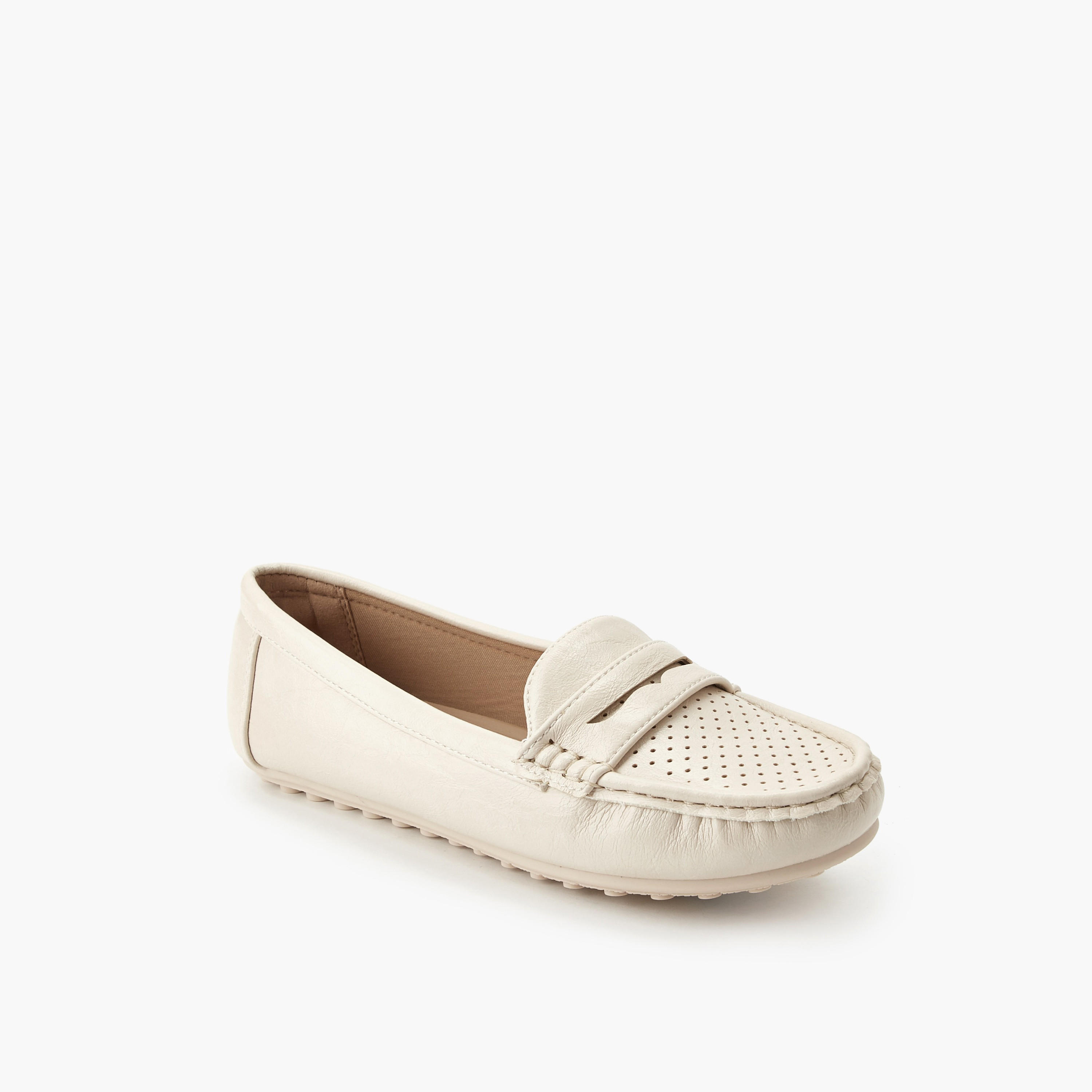 حذاء سهل الارتداء بنعل محبب وتفاصيل مثقبة للنساء من لو كونفورت-women-shoes-loafersandmoccasins-image-2