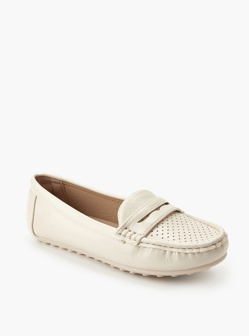 حذاء سهل الارتداء بنعل محبب وتفاصيل مثقبة للنساء من لو كونفورت-women-shoes-loafersandmoccasins-image-2