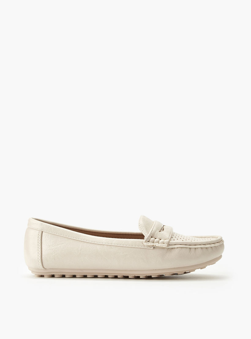 حذاء سهل الارتداء بنعل محبب وتفاصيل مثقبة للنساء من لو كونفورت-women-shoes-loafersandmoccasins-image-3