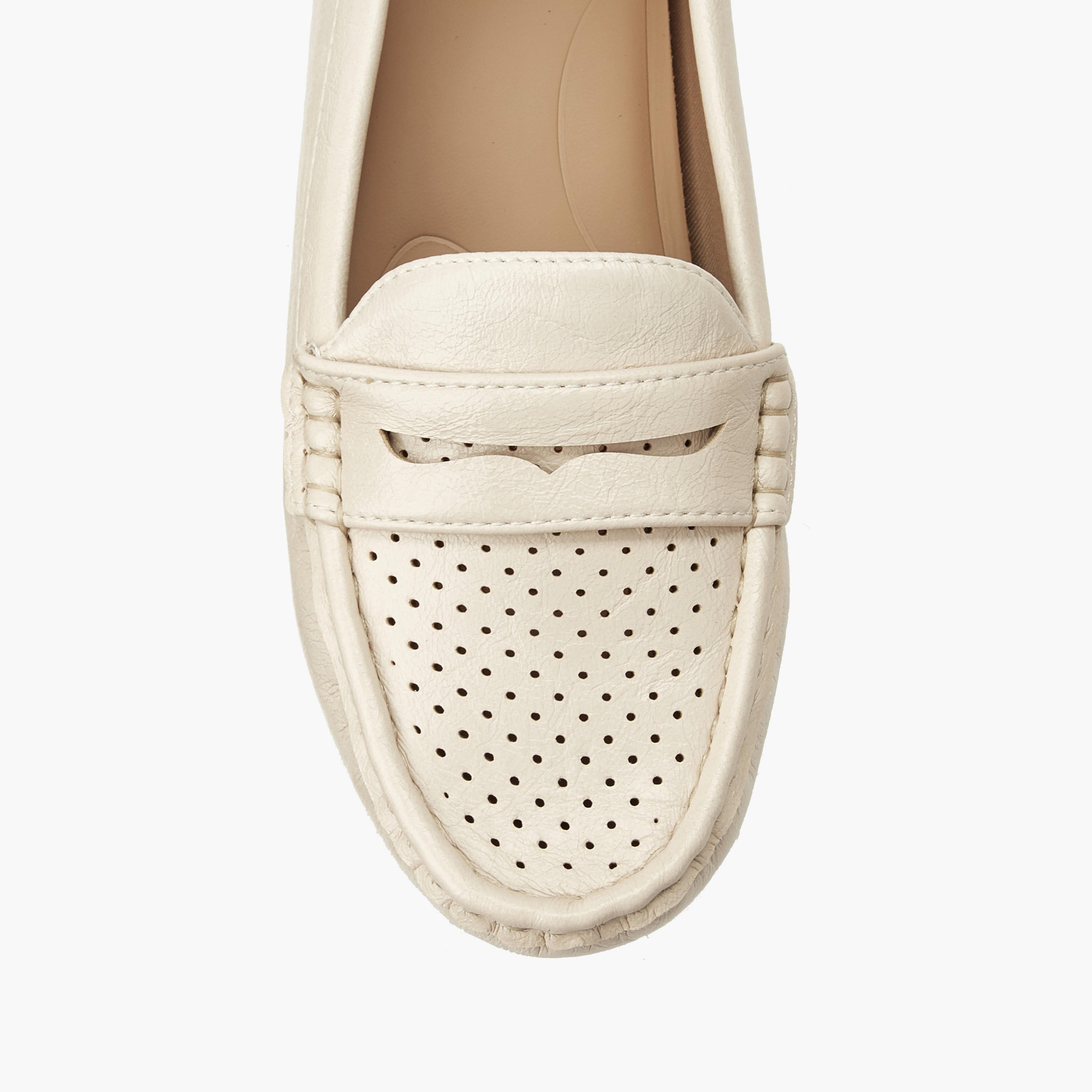 حذاء سهل الارتداء بنعل محبب وتفاصيل مثقبة للنساء من لو كونفورت-women-shoes-loafersandmoccasins-image-4