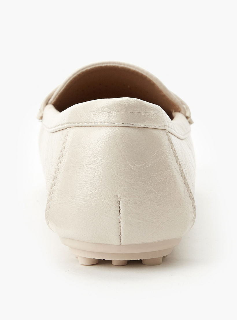 حذاء سهل الارتداء بنعل محبب وتفاصيل مثقبة للنساء من لو كونفورت-women-shoes-loafersandmoccasins-image-5