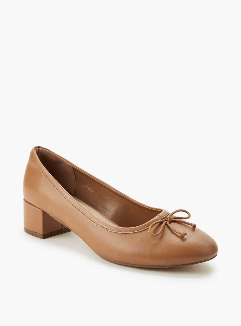 حذاء بومب بكعب سميك وتفاصيل فيونكة للنساء من سيليست-women-shoes-heels-image-2