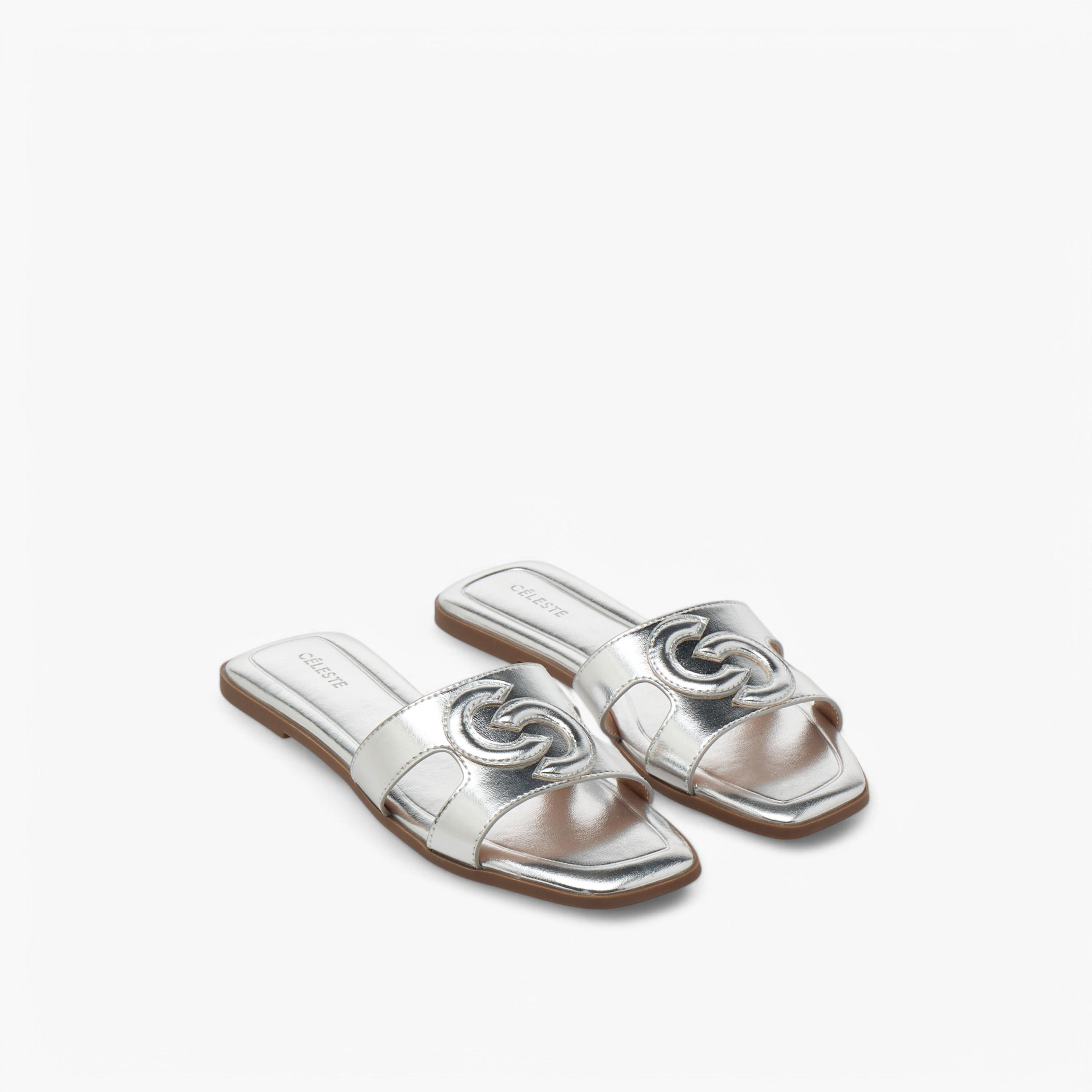 صندل سهل الارتداء بنقوش شعار ميتالك للنساء من سيليست-women-shoes-flats-sandals-image-1