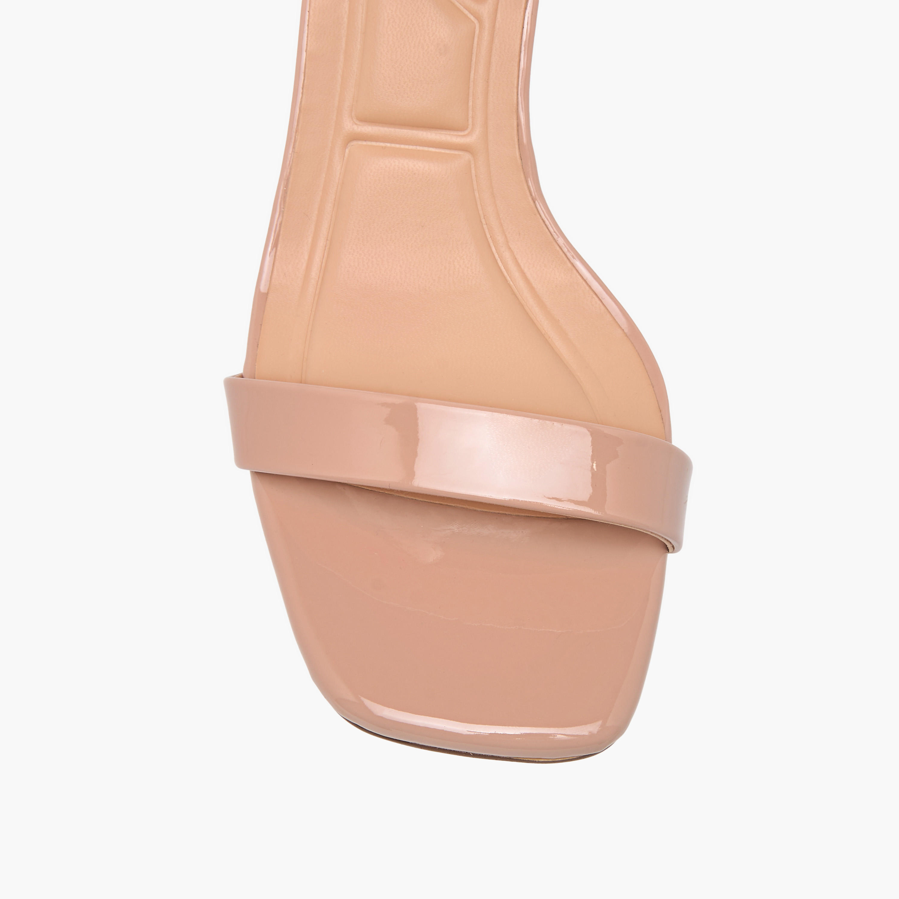 صندل سادة بكعب سميك وإبزيم إغلاق للنساء من سيليست-women-shoes-sandals-heeled-image-4