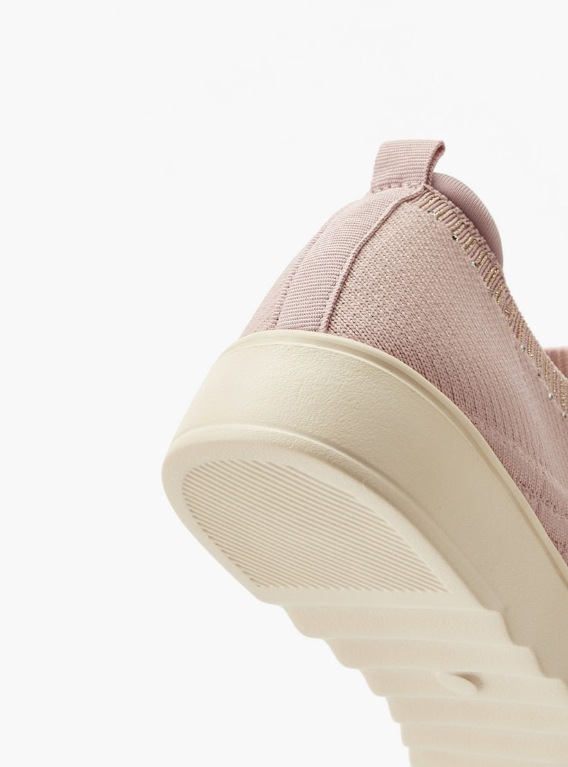 حذاء مزين للنساء من لو كونفورت-women-shoes-sneakers-image-5