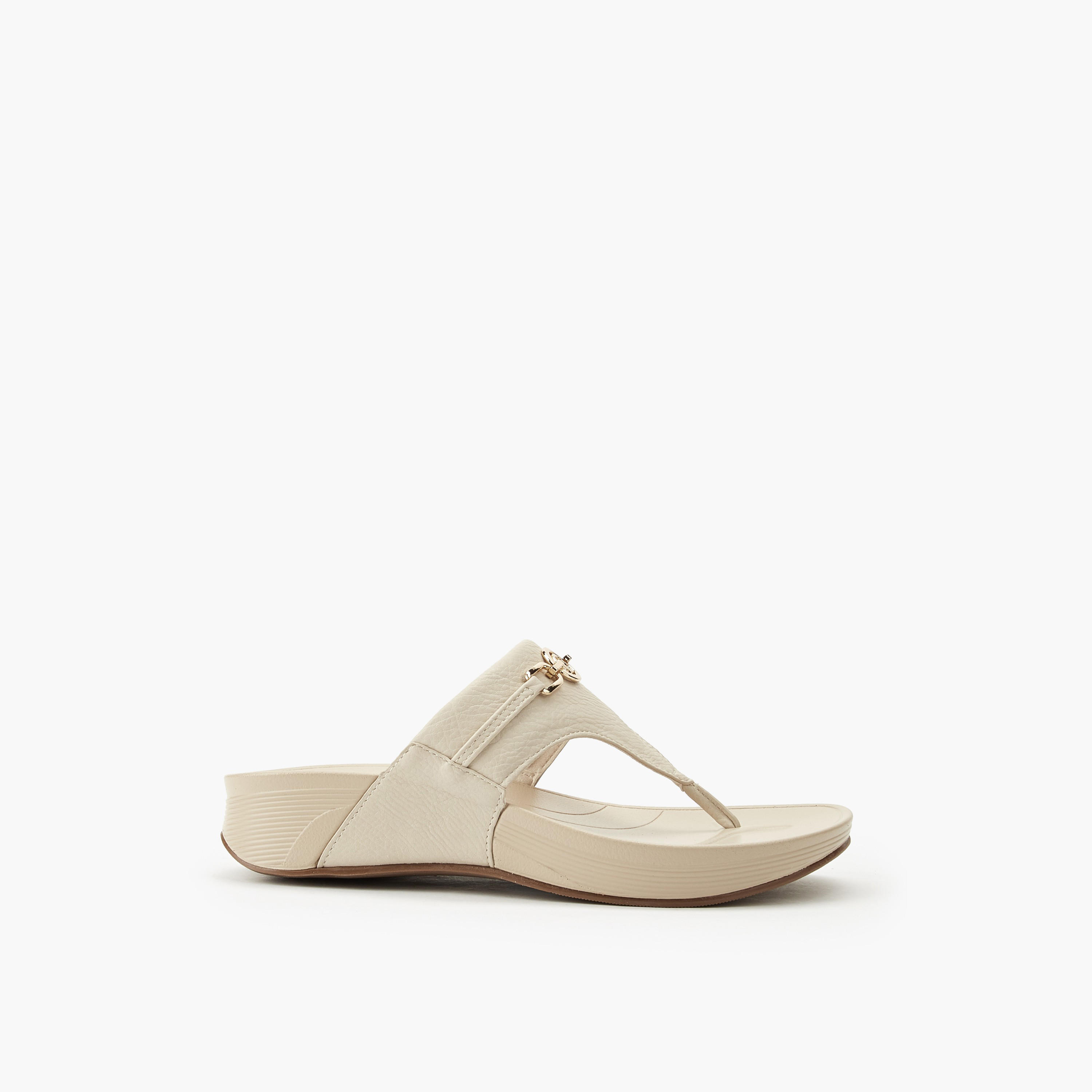 صندل بإصبع وتفاصيل سلسلة للنساء من لو كونفورت-women-shoes-sandals-flats-image-3
