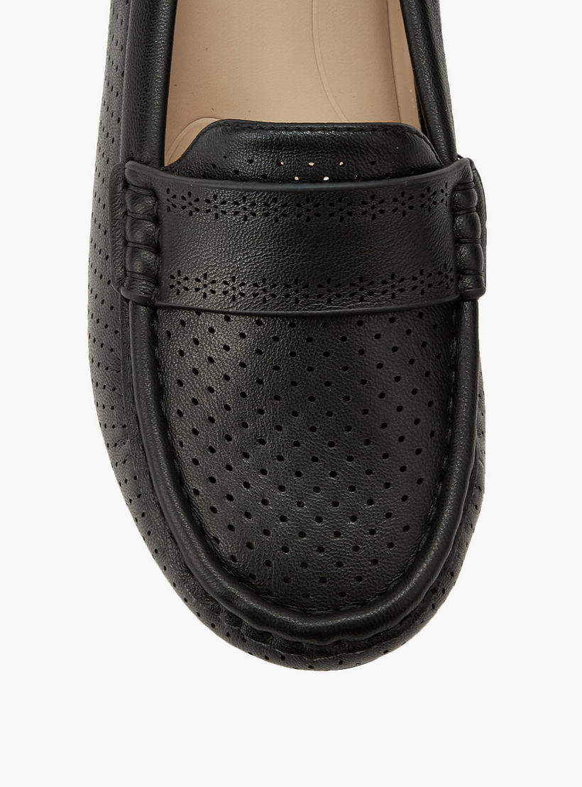 حذاء سهل الارتداء مريح ومثقب للنساء من لو كونفورت-women-shoes-loafersandmoccasins-image-4