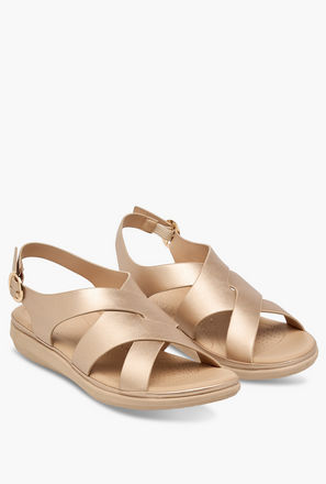 صندل مريح سادة بأحزمة متقاطعة وإبزيم إغلاق من لو كونفورت-women-shoes-flats-image-1