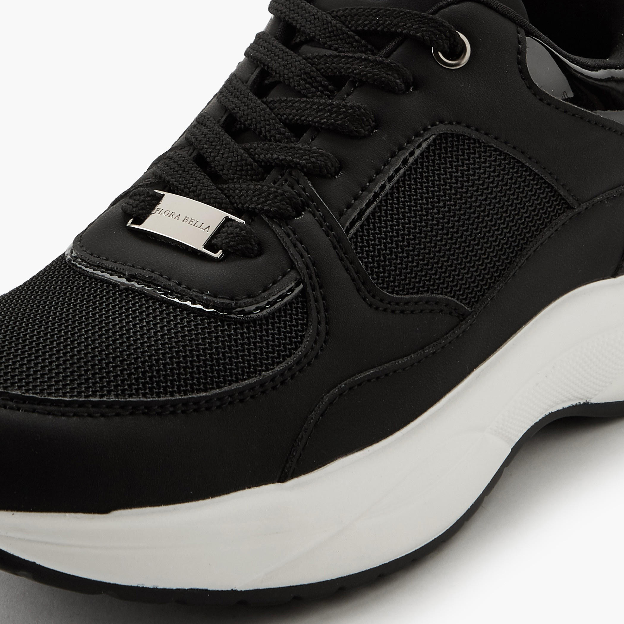 حذاء سنيكرز بطول الكاحل ورباط إغلاق للنساء من فلورا بيلا-women-shoes-sneakers-image-4