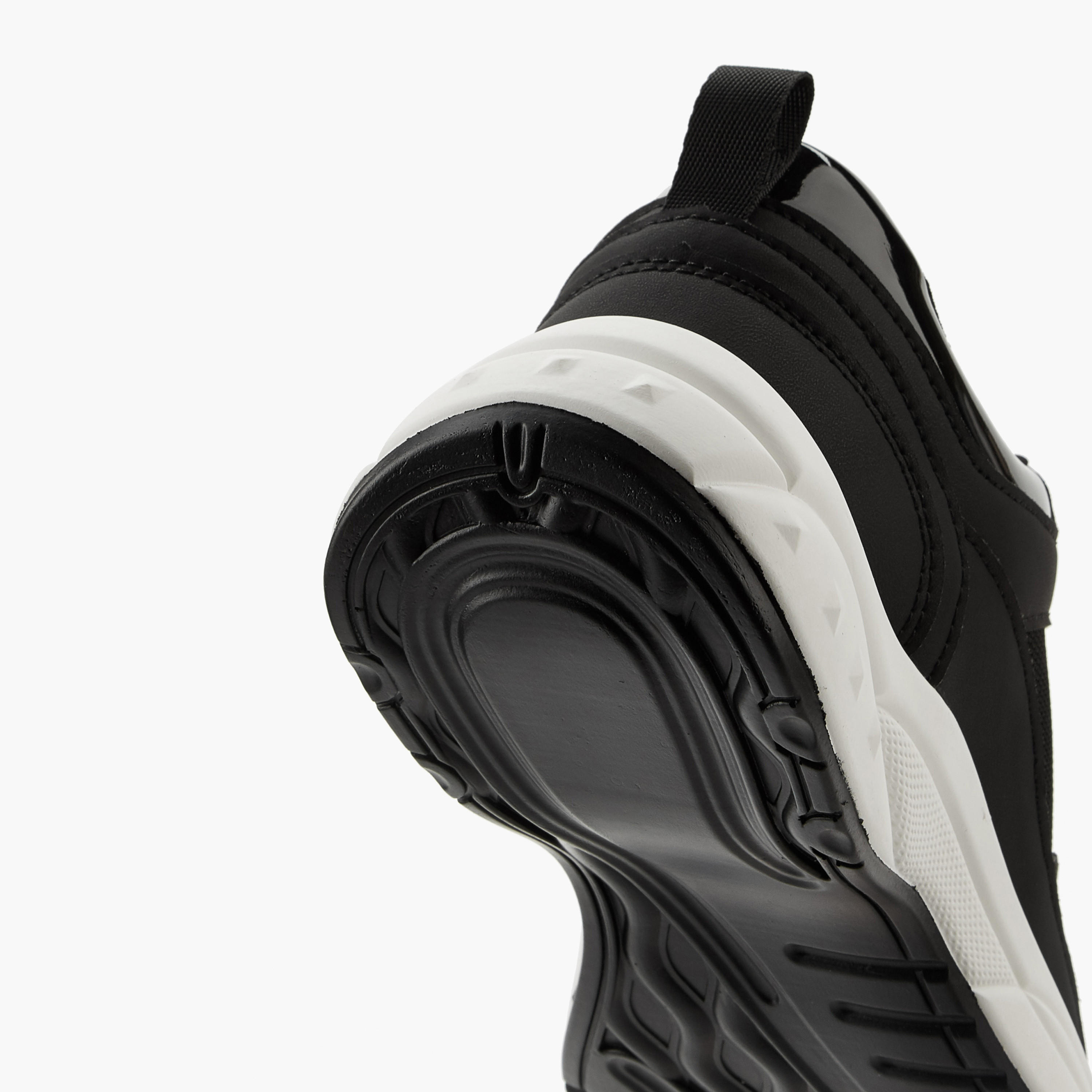 حذاء سنيكرز بطول الكاحل ورباط إغلاق للنساء من فلورا بيلا-women-shoes-sneakers-image-5