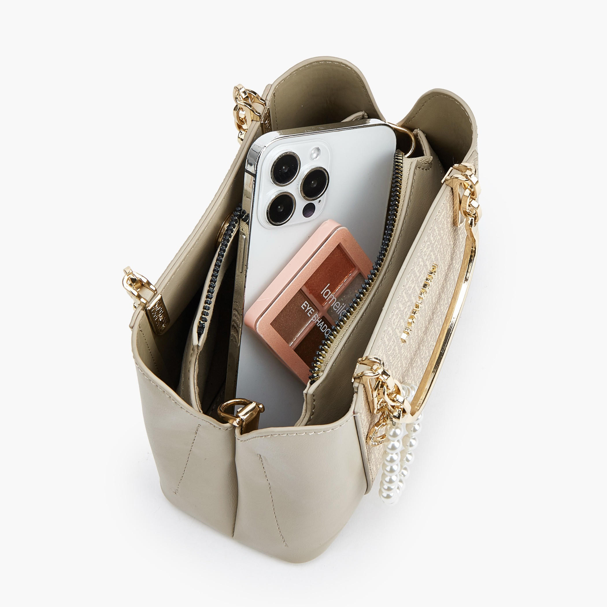 شنطة توتي بطبعات مونوجرام ودلاية لؤلؤ من فلورا بيلا-women-bagsandwallets-handbags-image-7